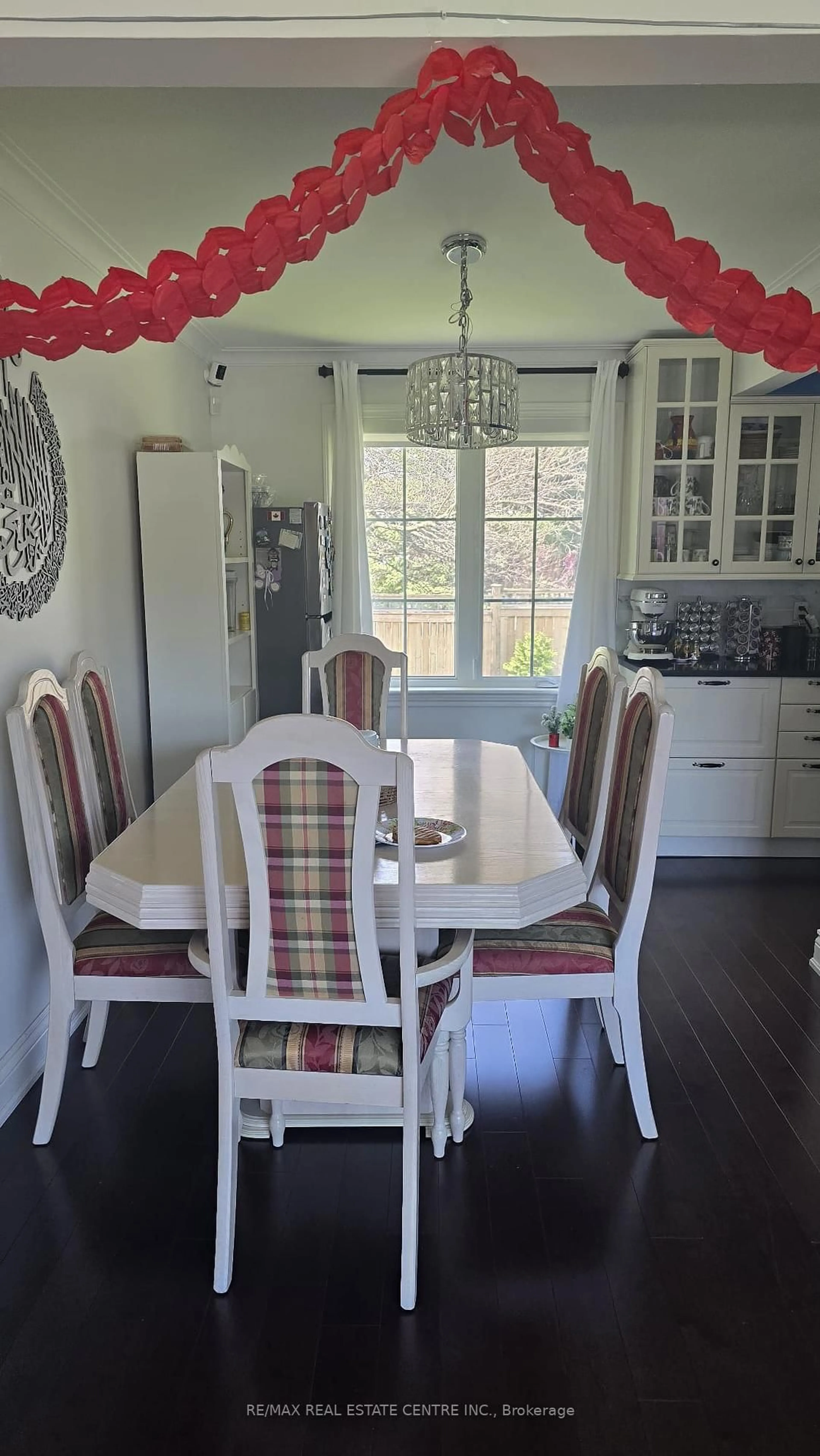 Dining room, wood/laminate floor for 522 Weir Ave, Oakville Ontario L6L 4X4