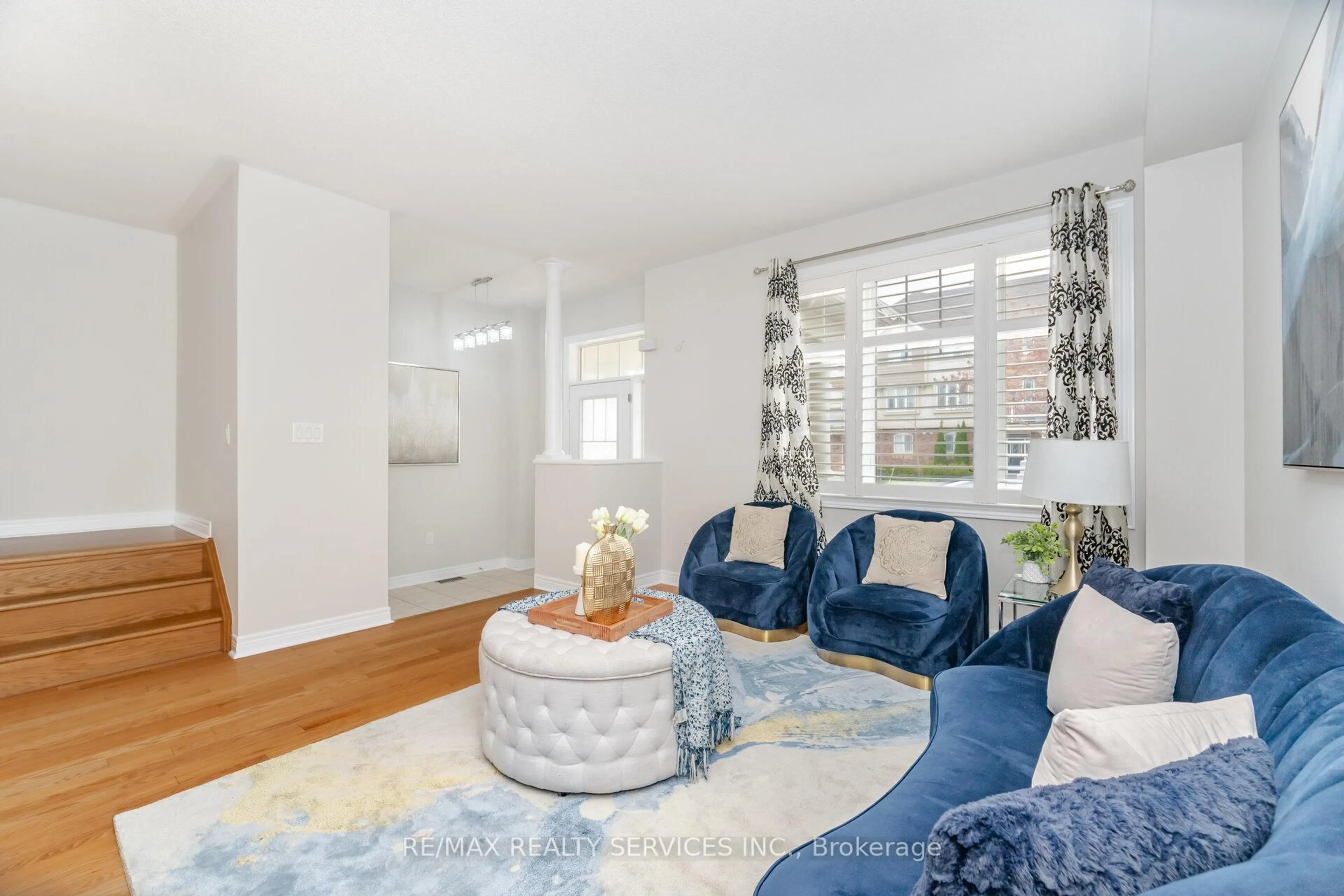 Living room with furniture, unknown for 12483 Kennedy Rd, Caledon Ontario L7C 3P4