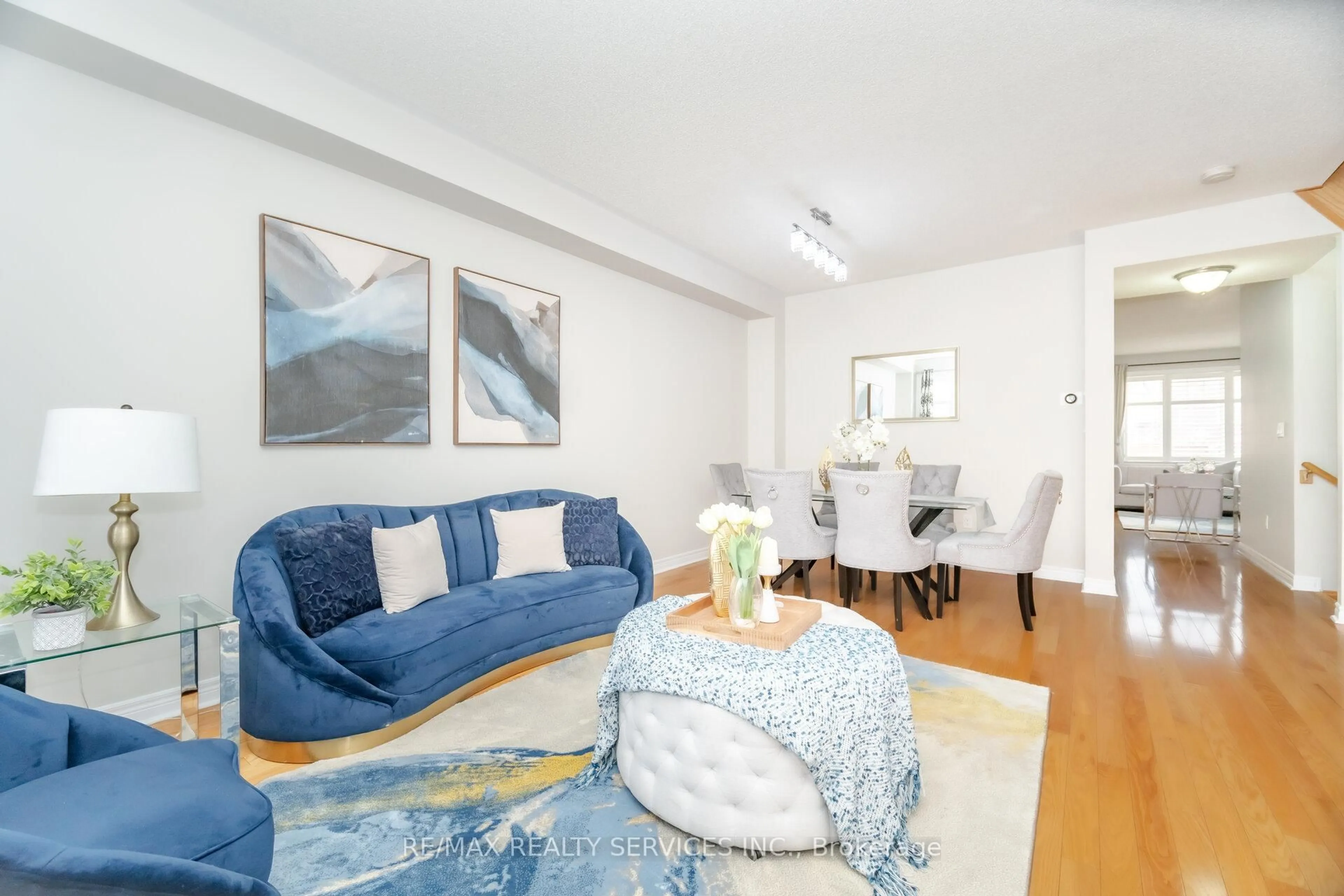 Living room with furniture, unknown for 12483 Kennedy Rd, Caledon Ontario L7C 3P4