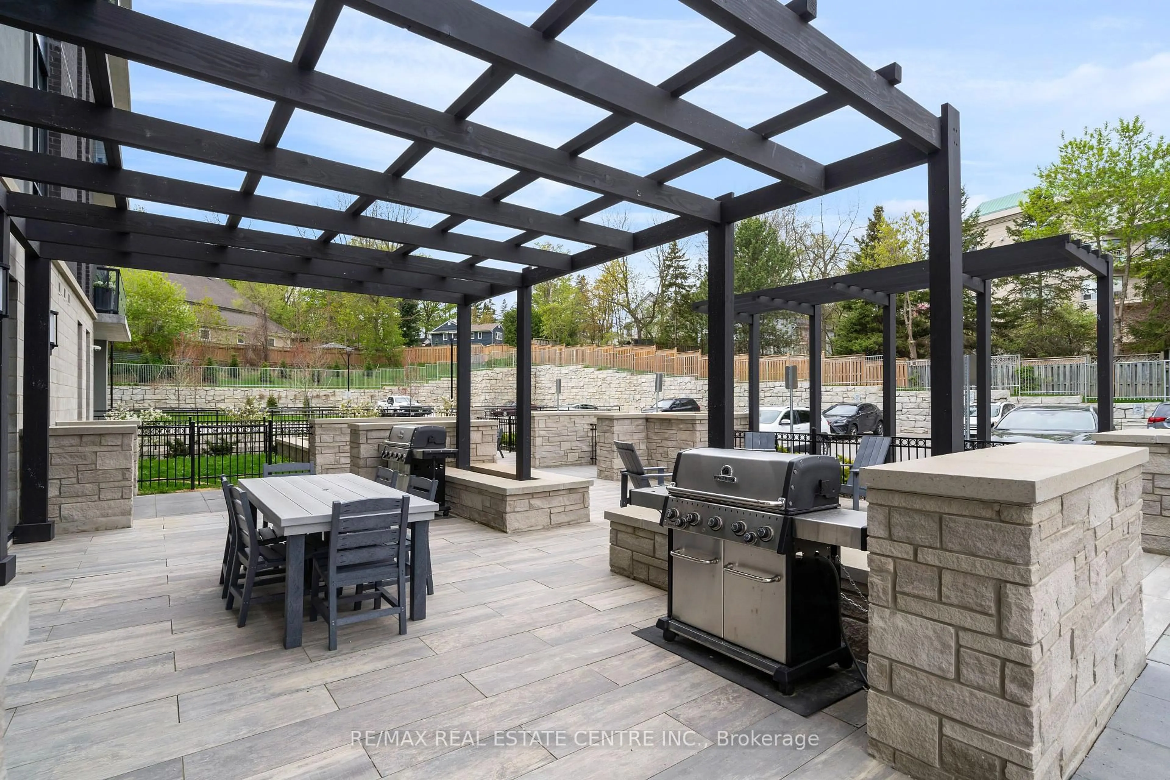 Patio, street for 42 Mill St #513, Halton Hills Ontario L7G 0P9