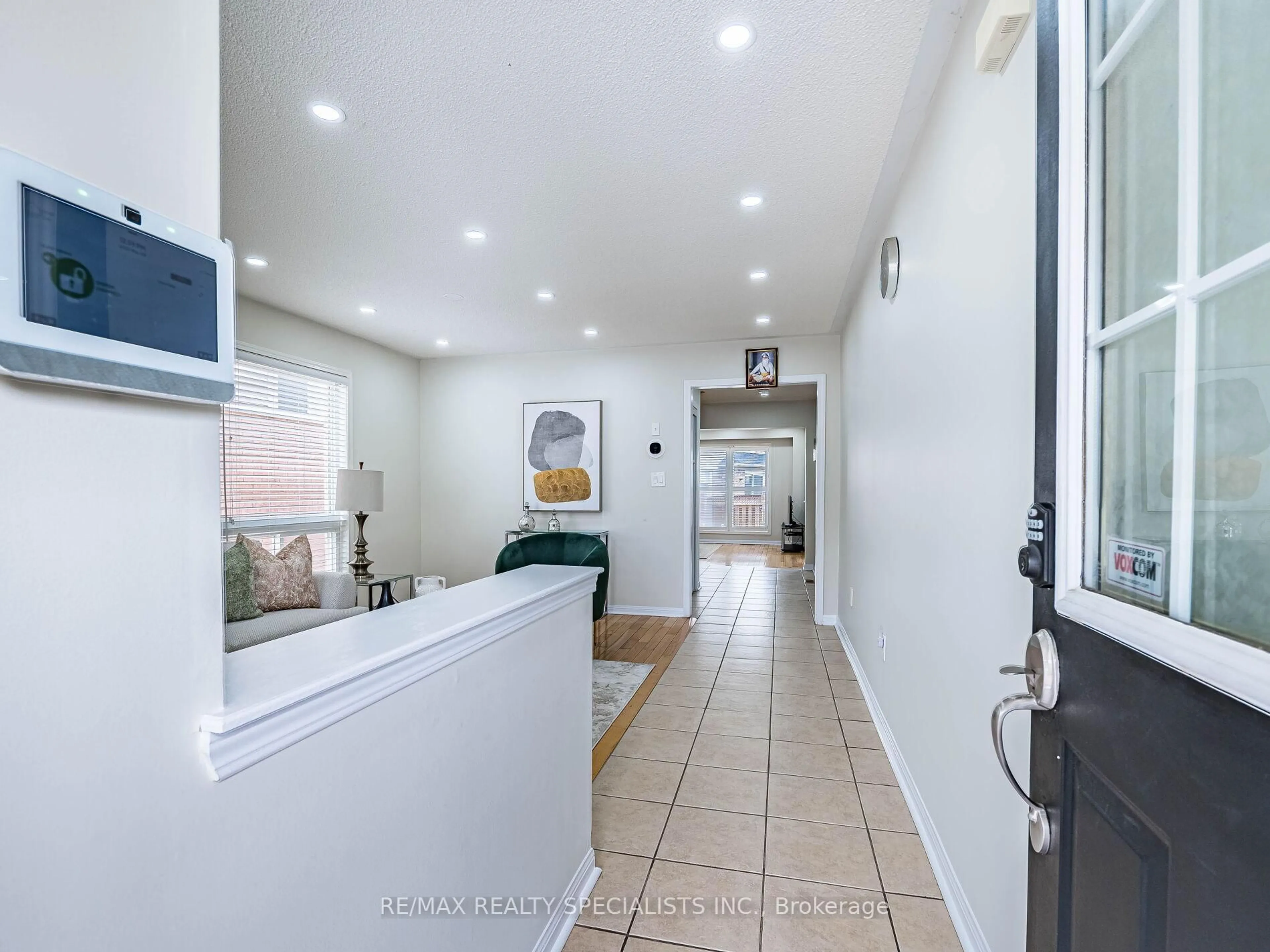 Indoor entryway for 18 Jessop Dr, Brampton Ontario L7A 3M8