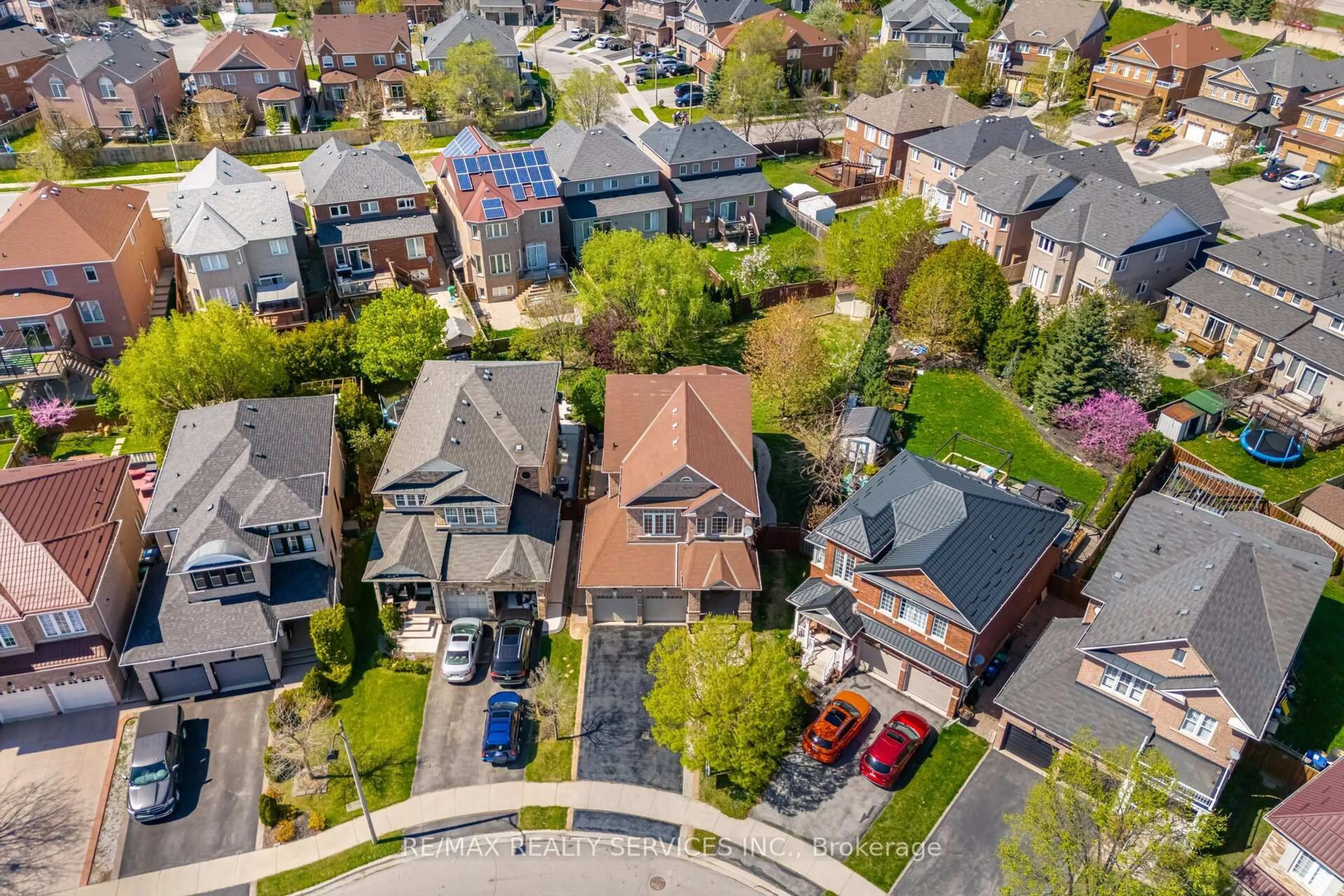 A pic from outside/outdoor area/front of a property/back of a property/a pic from drone, street for 69 Harbourtown Cres, Brampton Ontario L6V 4P5