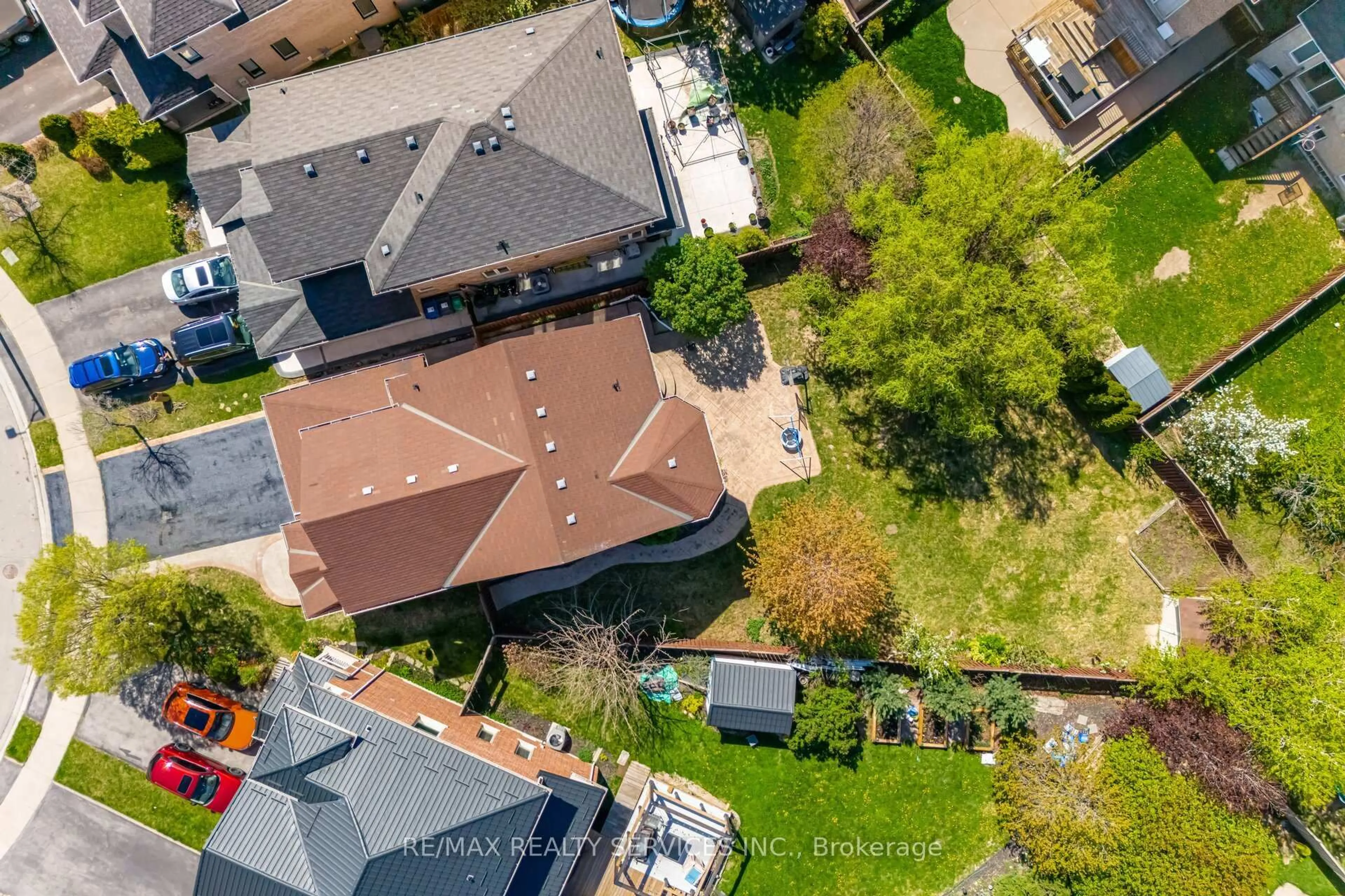 A pic from outside/outdoor area/front of a property/back of a property/a pic from drone, street for 69 Harbourtown Cres, Brampton Ontario L6V 4P5