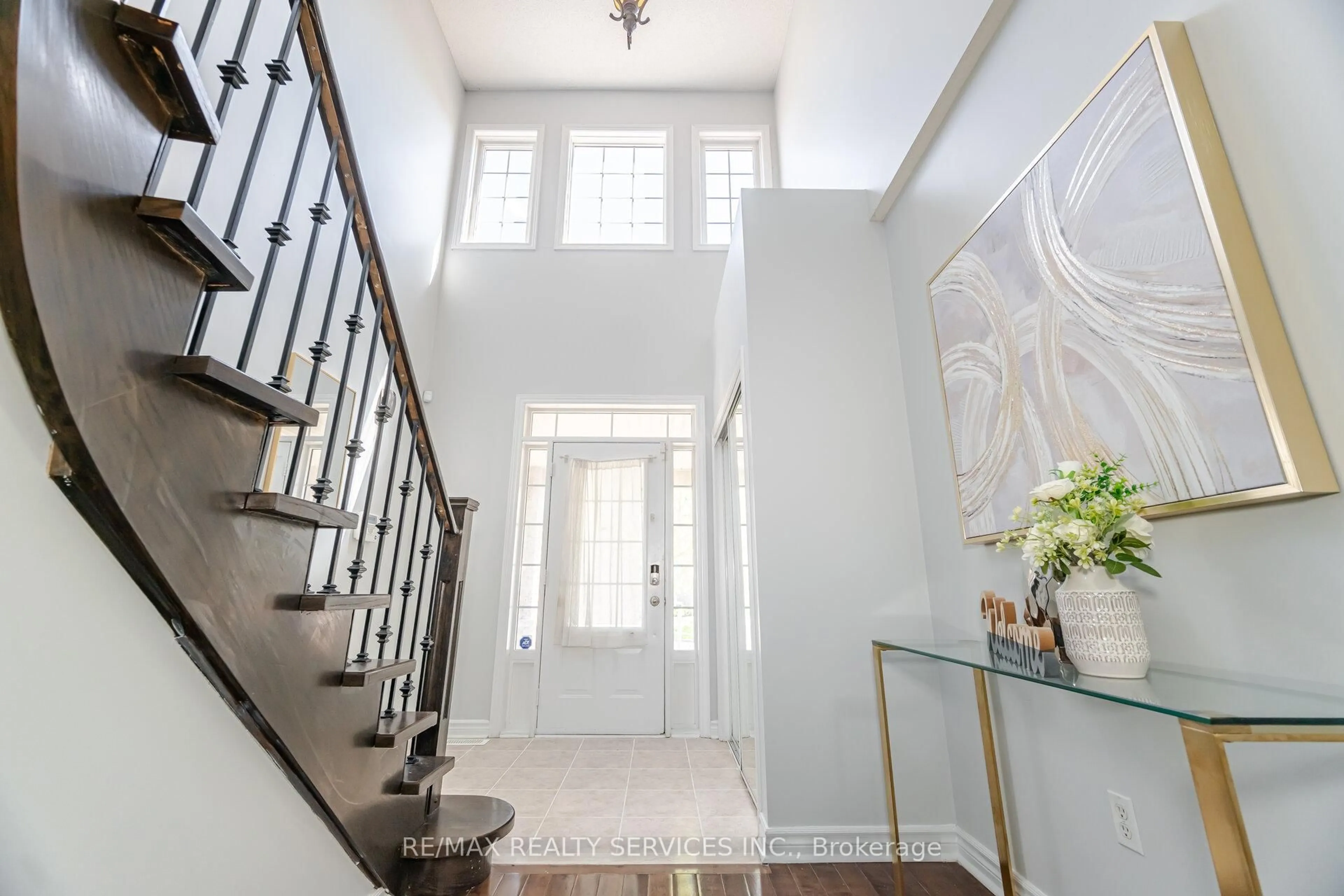 Indoor entryway for 69 Harbourtown Cres, Brampton Ontario L6V 4P5