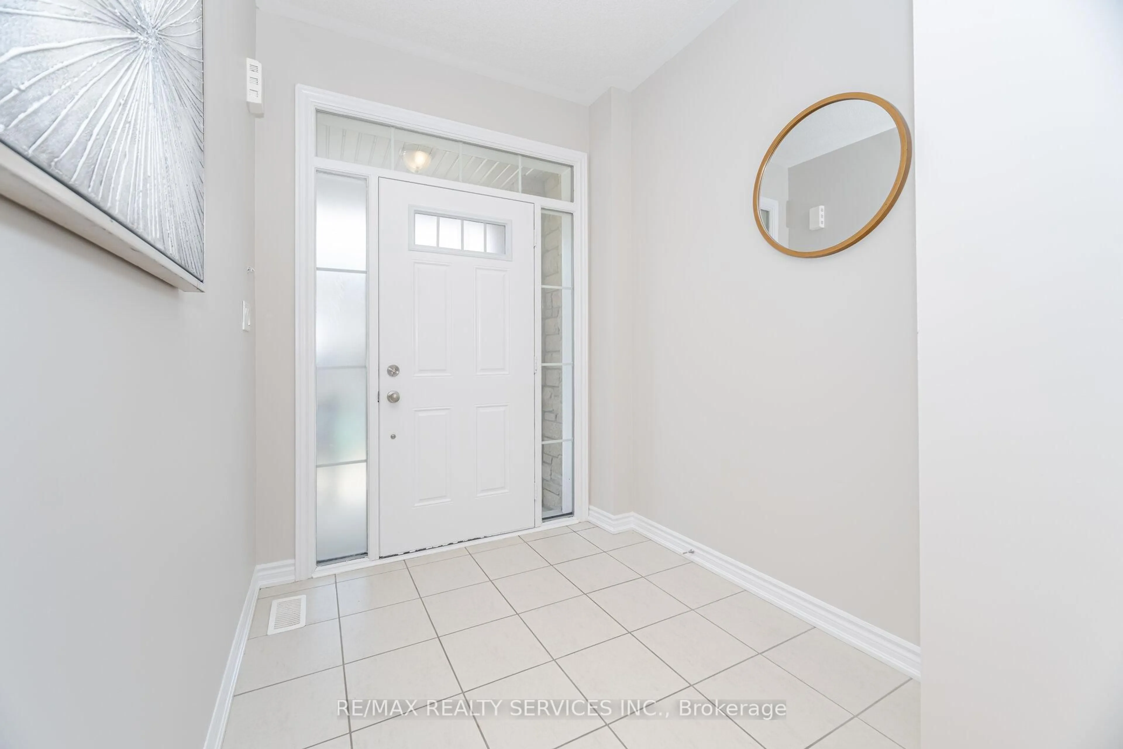 Indoor entryway for 93 Royal Fern Cres, Caledon Ontario L7C 4G9