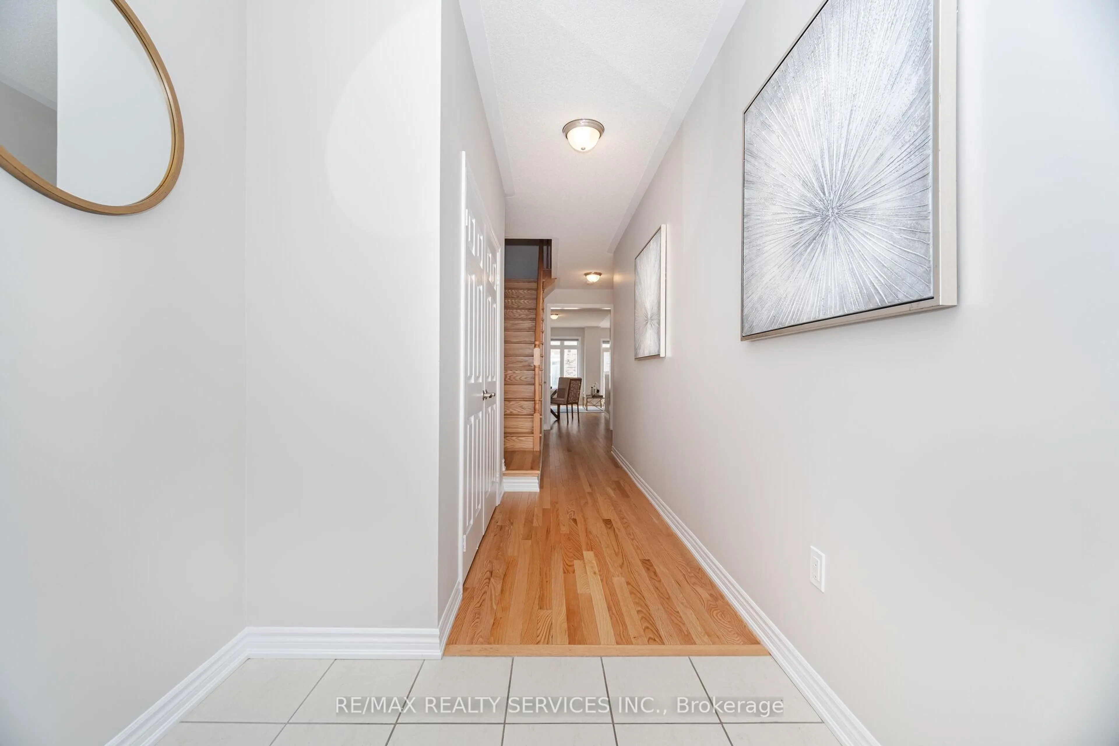 Indoor entryway for 93 Royal Fern Cres, Caledon Ontario L7C 4G9