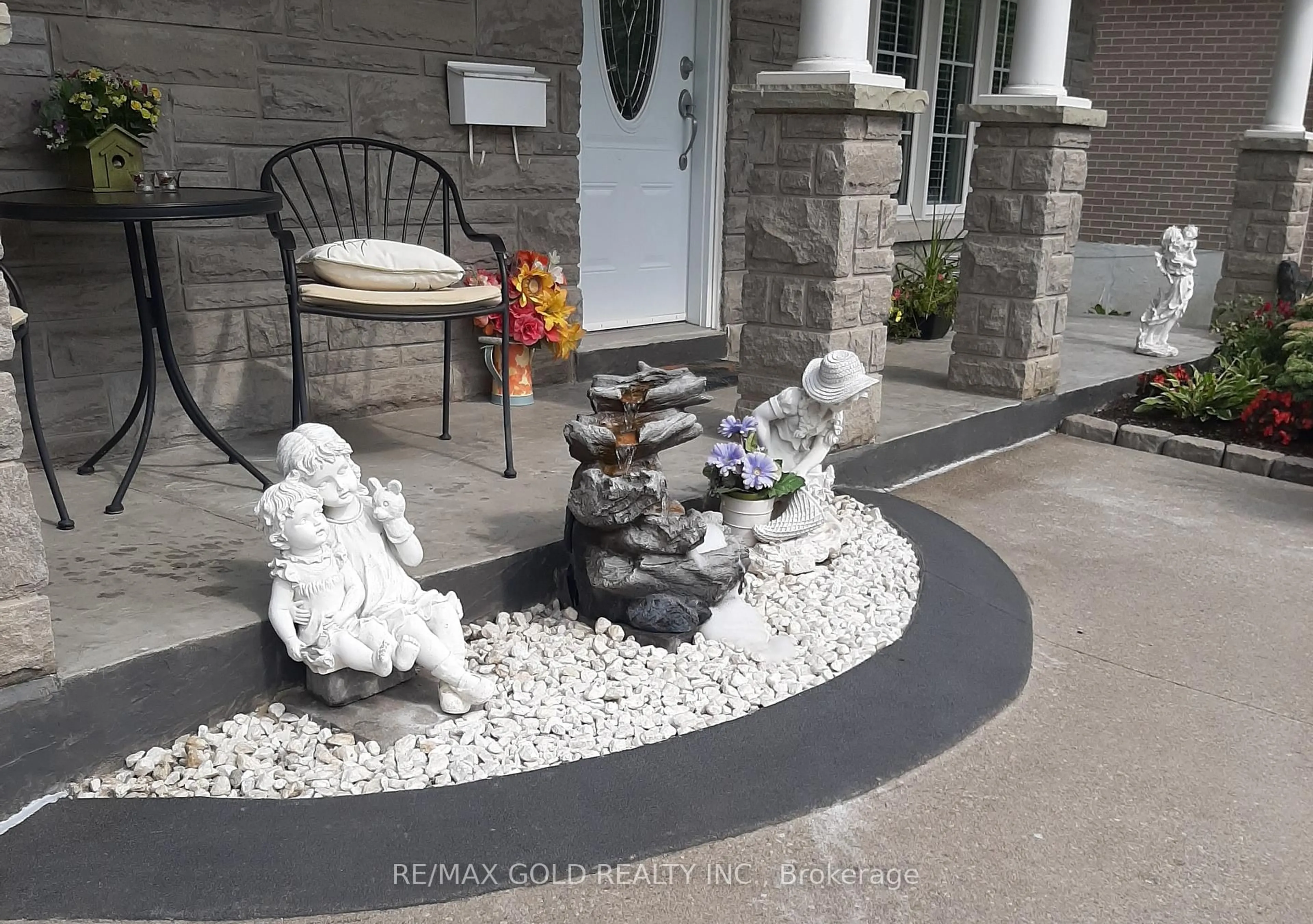Patio, street for 15 Castlemore Dr, Brampton Ontario L6W 2V9