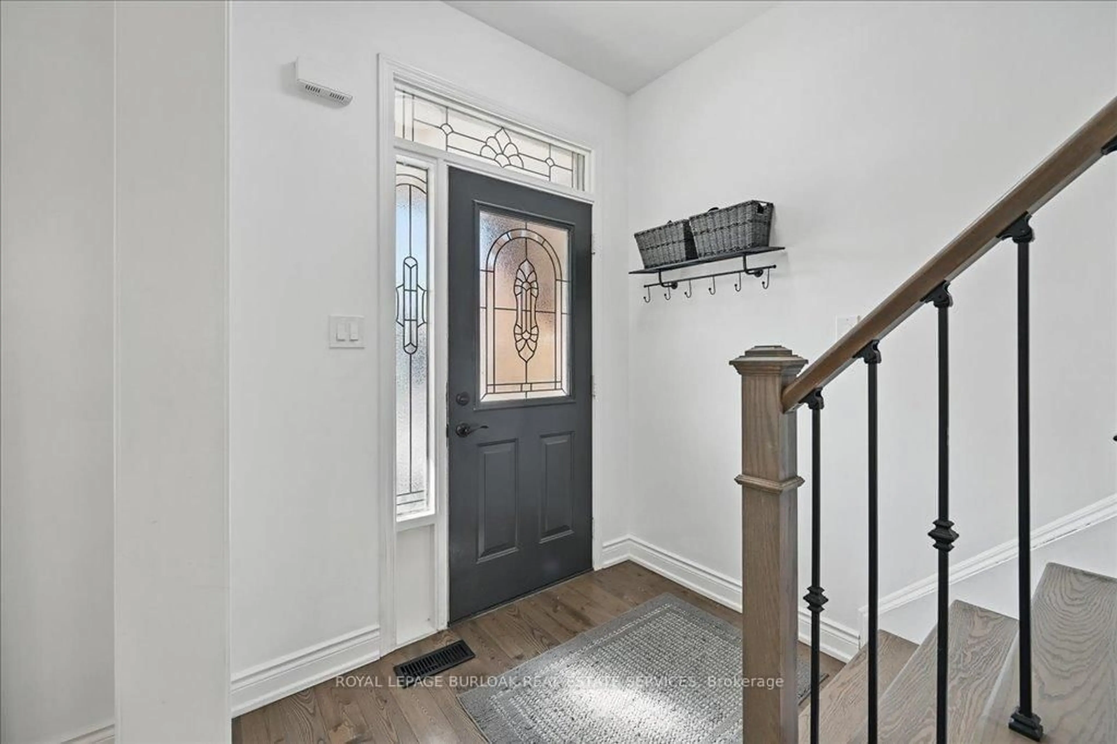 Indoor entryway for 2536 Bracken Dr, Oakville Ontario L6M 4R7