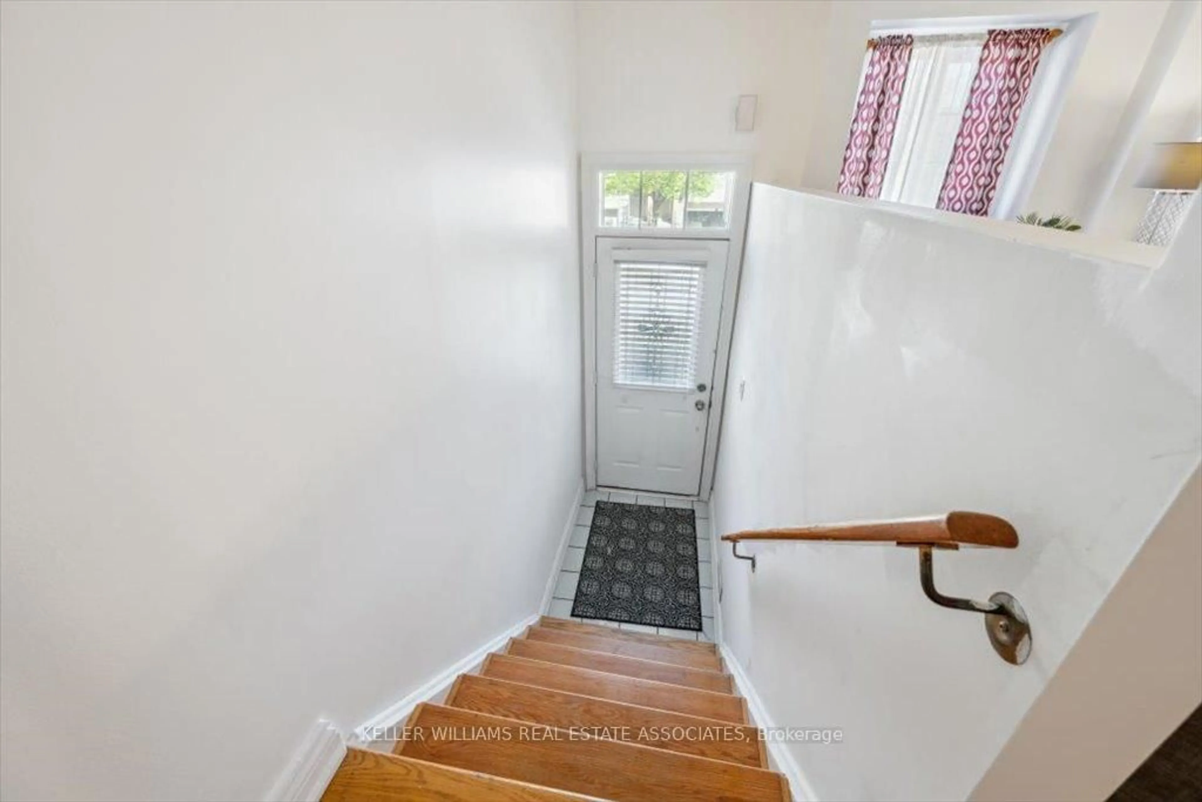 Indoor entryway for 24 Mount Dennis Dr #M24, Toronto Ontario M6M 5H7