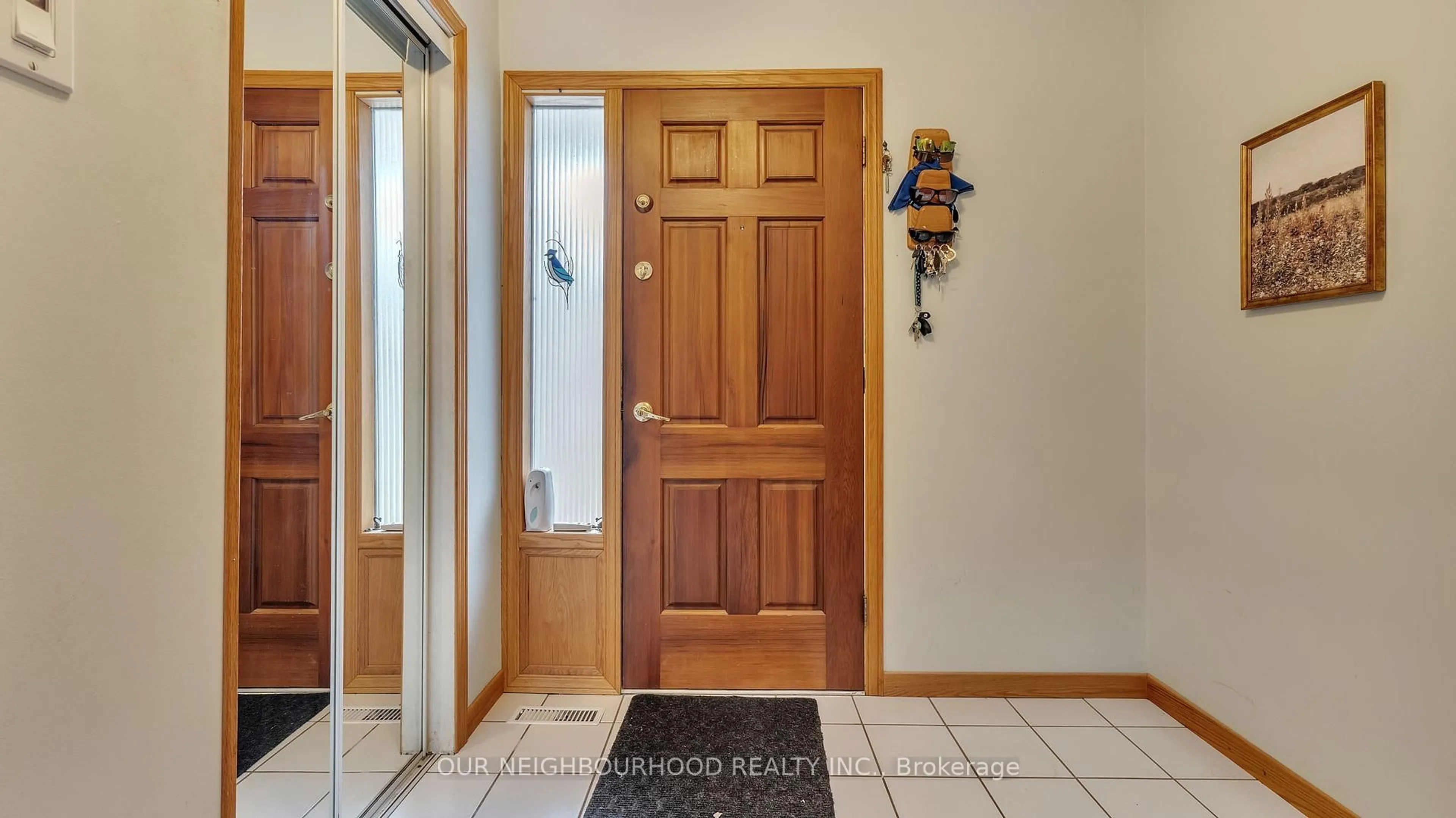 Indoor entryway for 616 Forestwood Crescent Cres, Burlington Ontario L7L 4K5