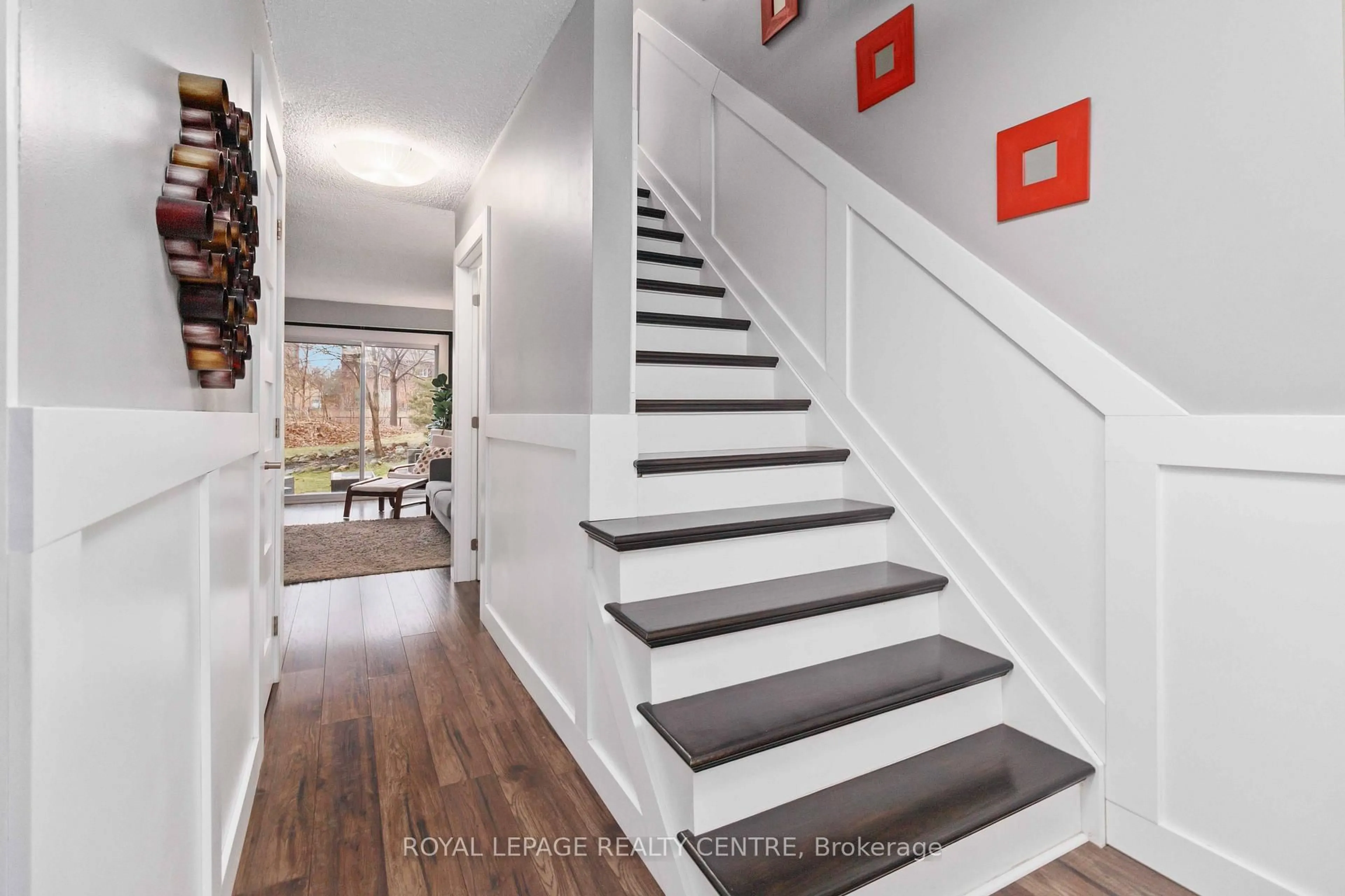 Stairs for 3400 Rhonda Valy #6, Mississauga Ontario L5A 3L9