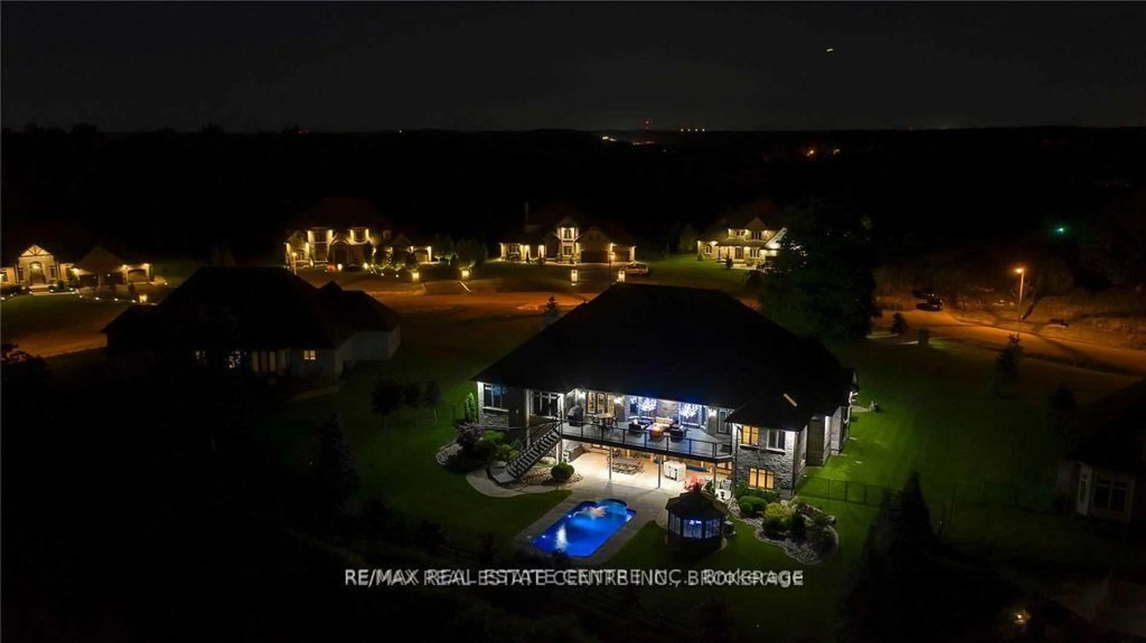A pic from outside/outdoor area/front of a property/back of a property/a pic from drone, water/lake/river/ocean view for 125 Stokes Tr, Milton Ontario L0P 1B0