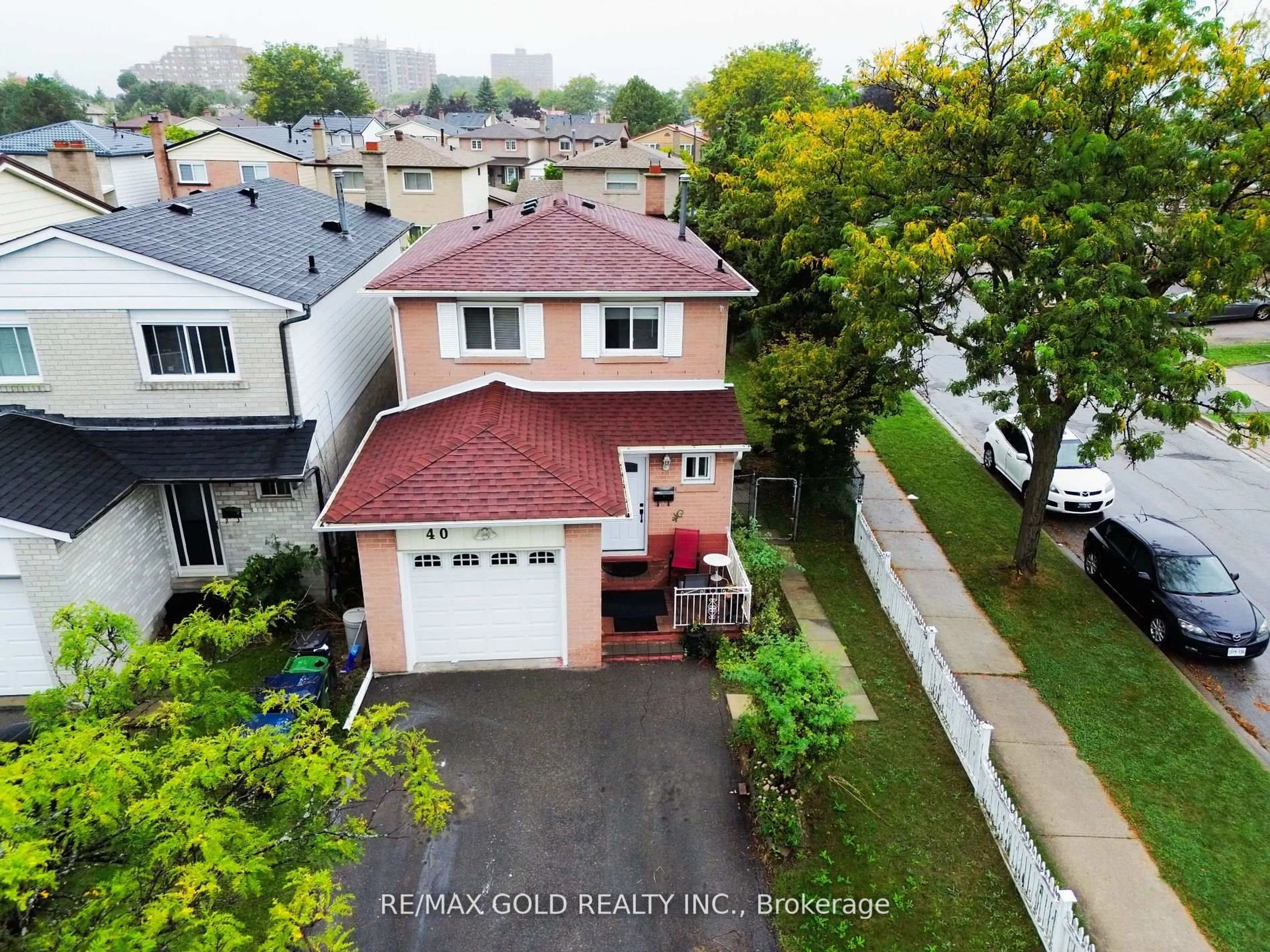 A pic from outside/outdoor area/front of a property/back of a property/a pic from drone, street for 40 Glen Hollow Ave, Toronto Ontario M9W 6C6
