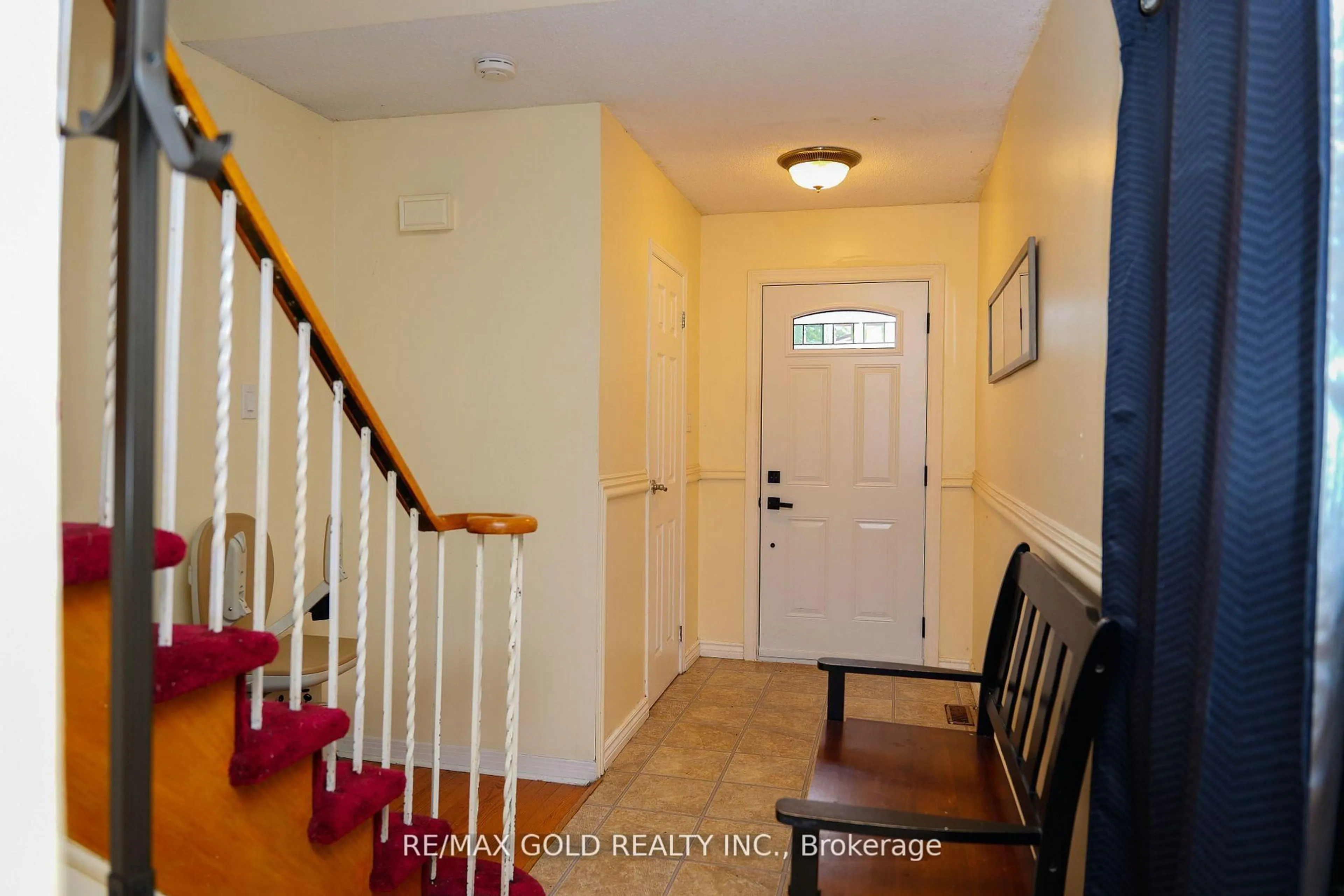 Indoor entryway for 40 Glen Hollow Ave, Toronto Ontario M9W 6C6