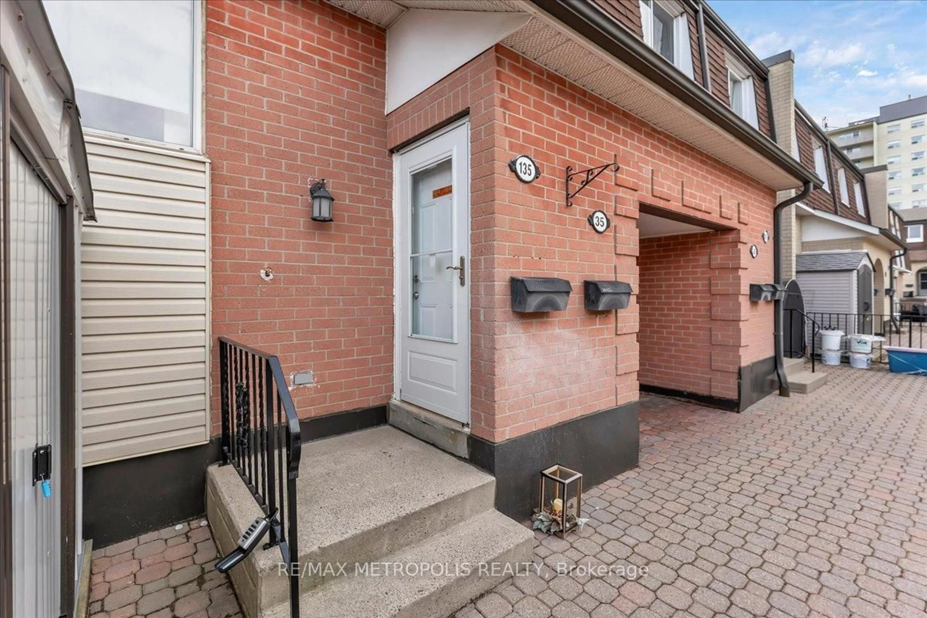 Unknown for 2170 Bromsgrove Rd #135, Mississauga Ontario L5J 4J2