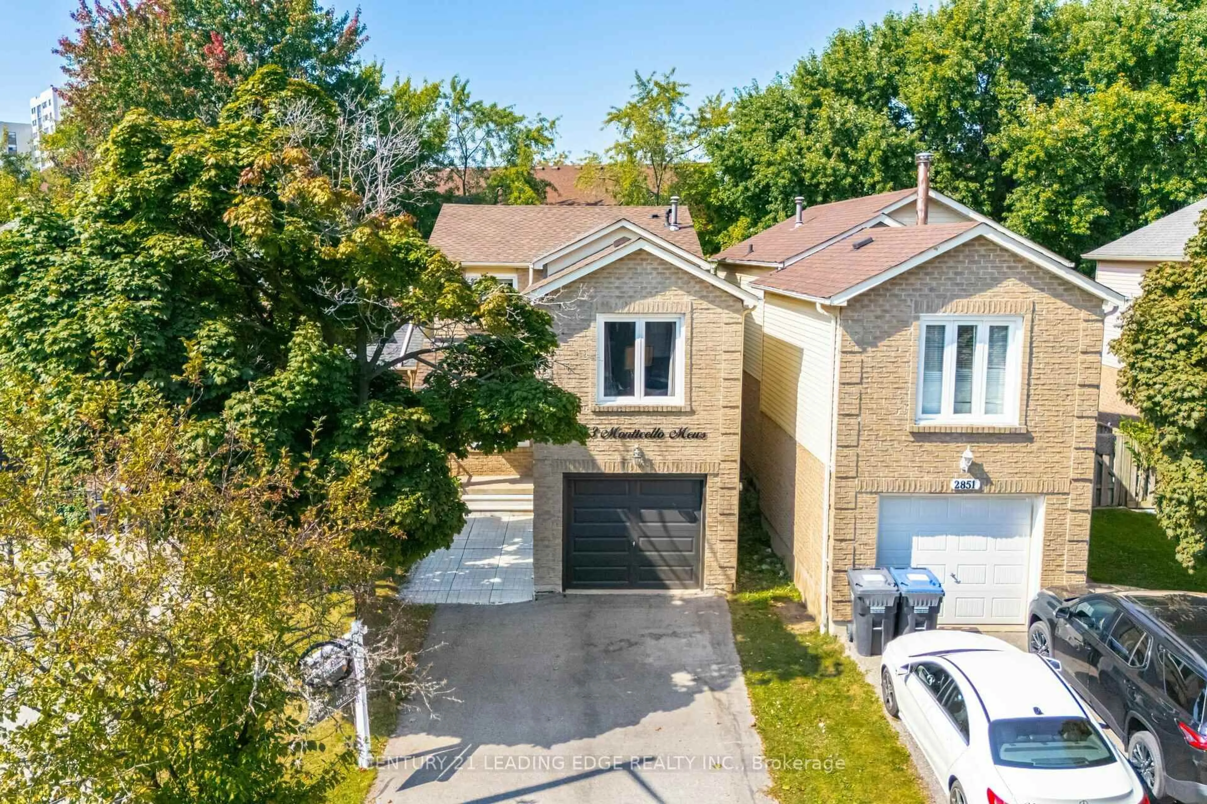 A pic from outside/outdoor area/front of a property/back of a property/a pic from drone, street for 2853 Monticello Mews, Mississauga Ontario L5N 4A2