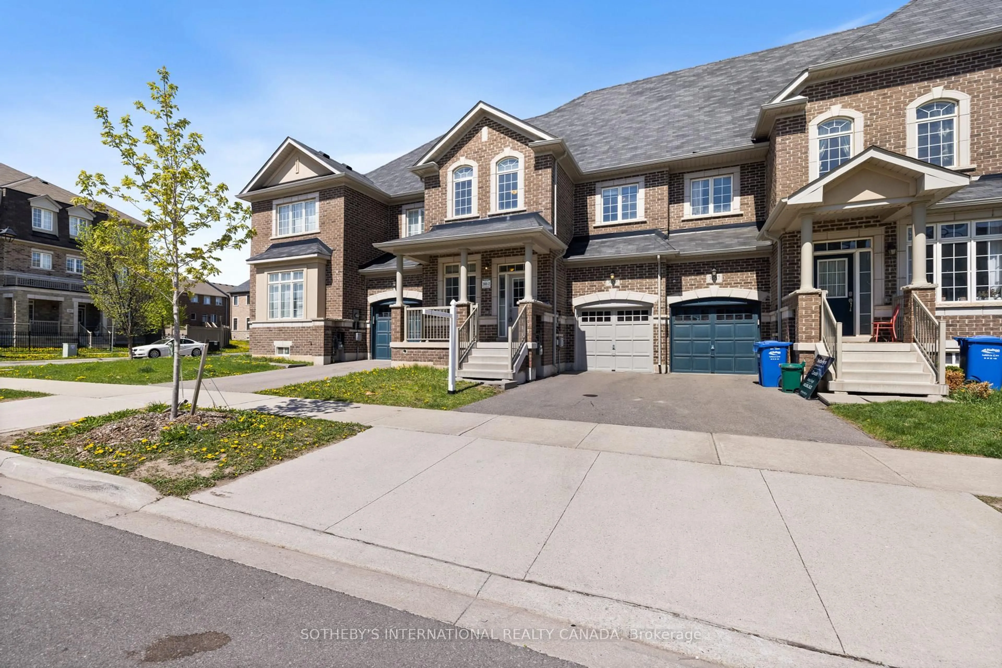 Home with brick exterior material, street for 3059 Postridge Dr, Oakville Ontario L6H 0S1