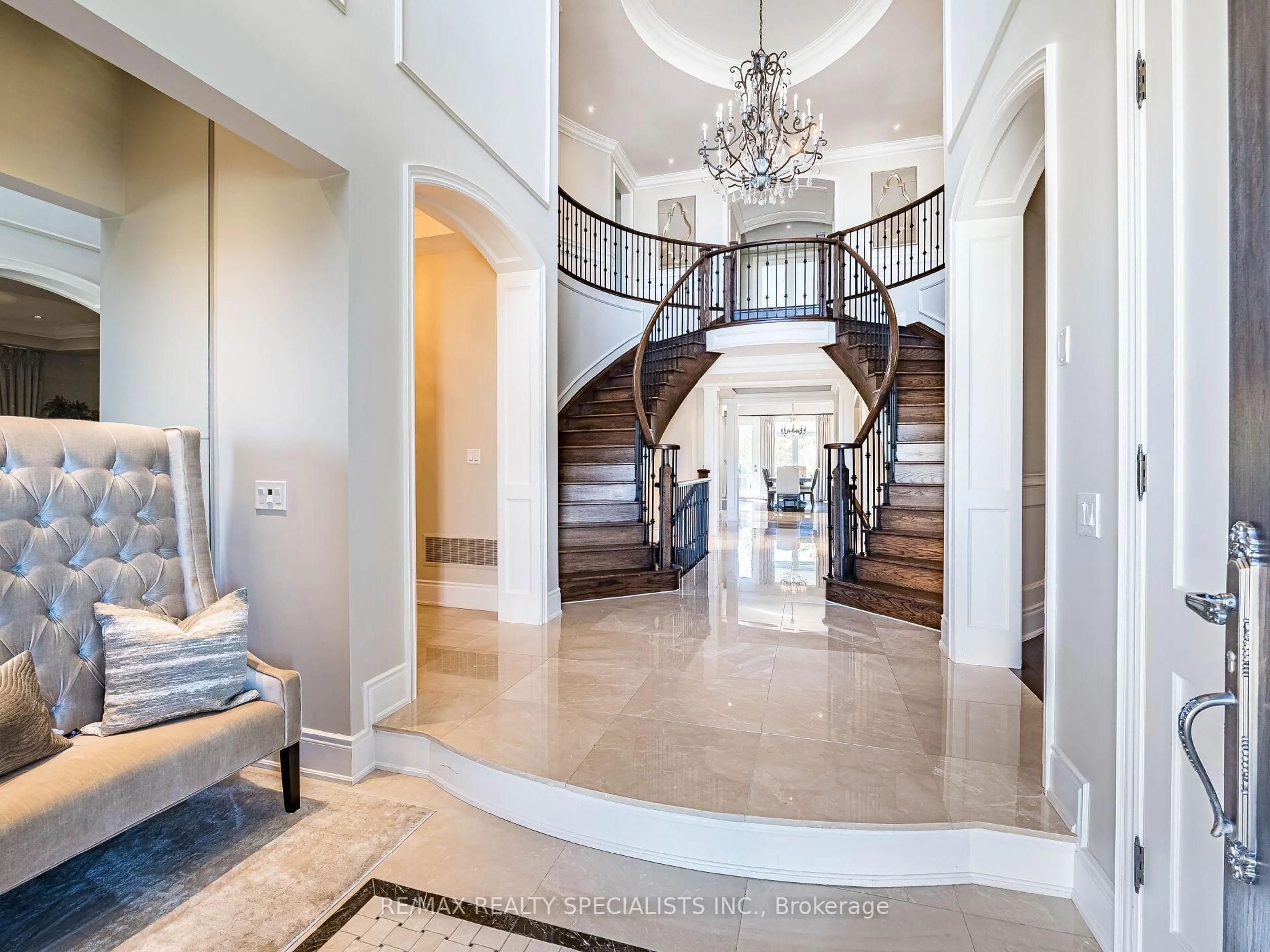 Indoor foyer for 41 Burlwood Rd, Brampton Ontario L6P 4E8