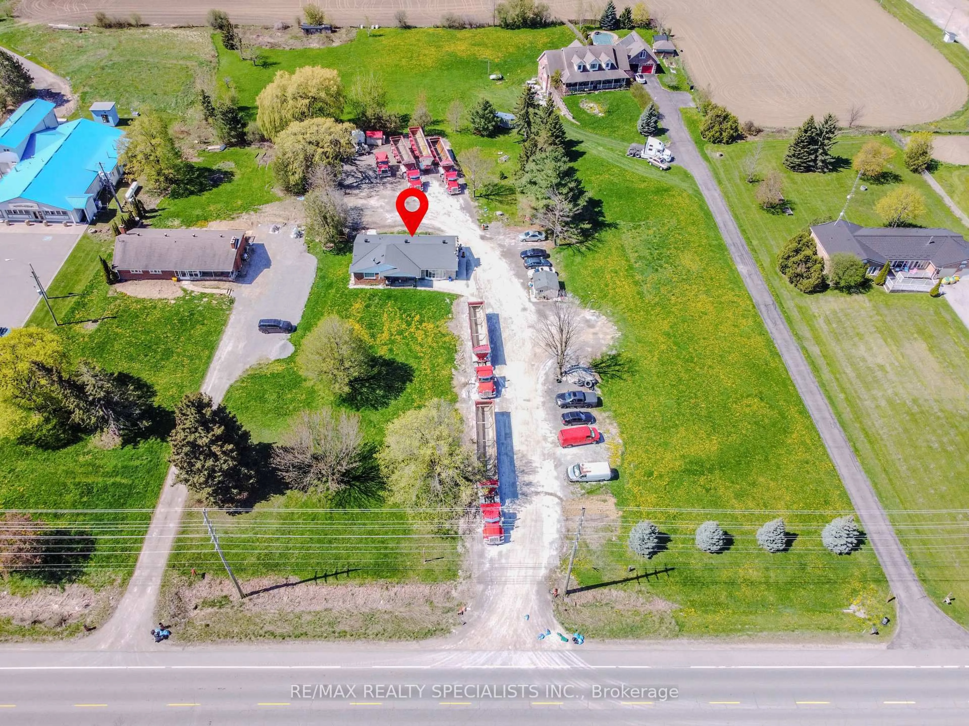 A pic from outside/outdoor area/front of a property/back of a property/a pic from drone, street for 10704 Trafalgar Rd, Halton Hills Ontario L7G 4S5