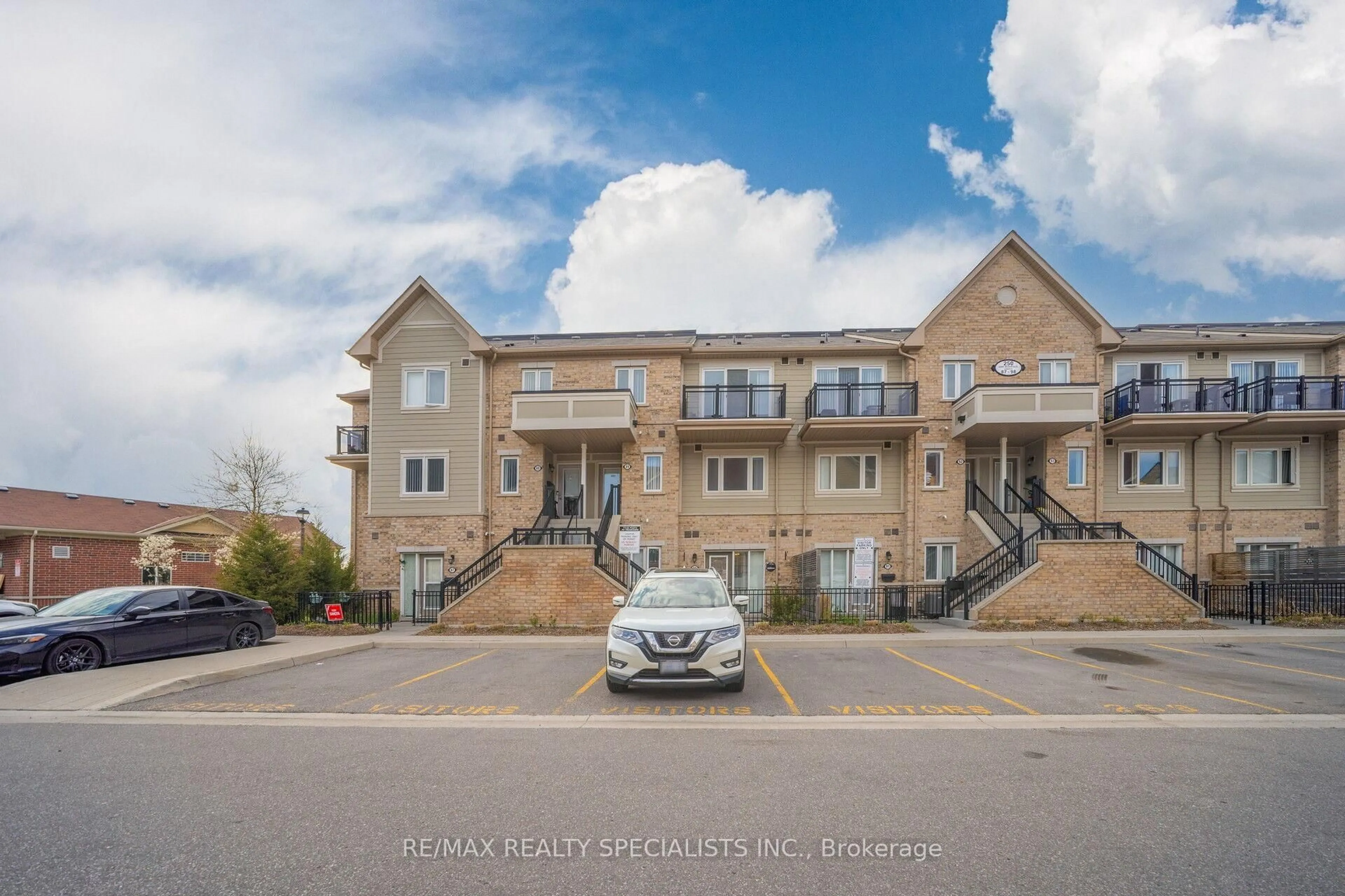 A pic from outside/outdoor area/front of a property/back of a property/a pic from drone, unknown for 250 Sunny Meadow Blvd #90, Brampton Ontario L6R 3Y6