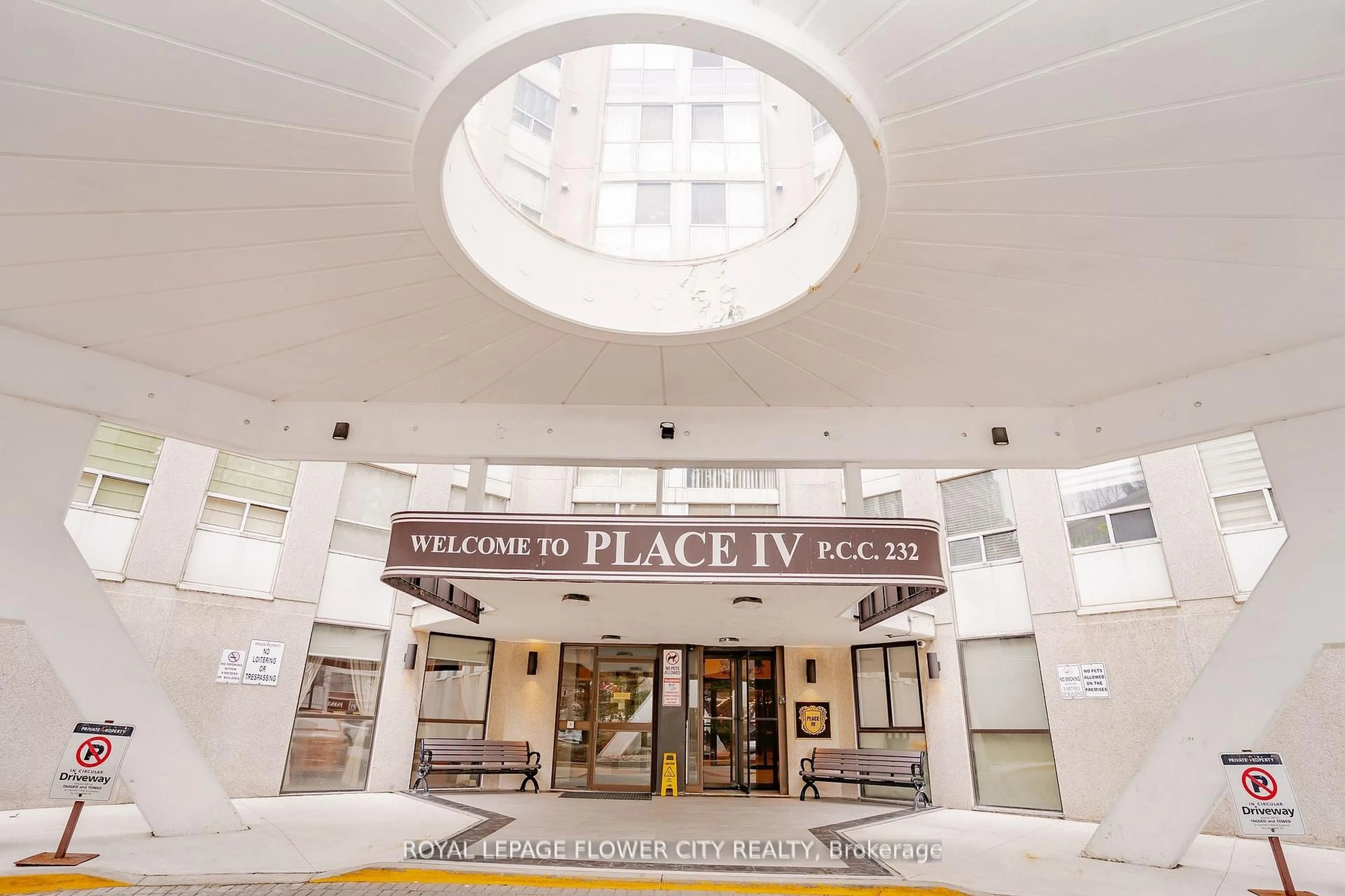 Lobby for 3650 Kaneff Cres #801, Mississauga Ontario L5A 4A1