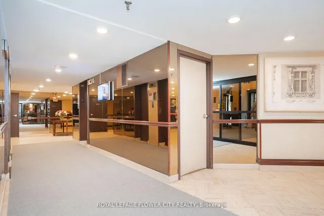 Additional property image - 3650 Kaneff Cres Unit 801