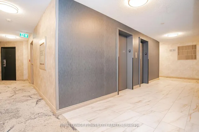 Additional property image - 3650 Kaneff Cres Unit 801