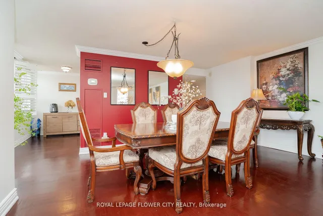 Additional property image - 3650 Kaneff Cres Unit 801
