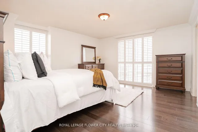 Additional property image - 3650 Kaneff Cres Unit 801