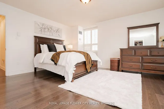 Additional property image - 3650 Kaneff Cres Unit 801
