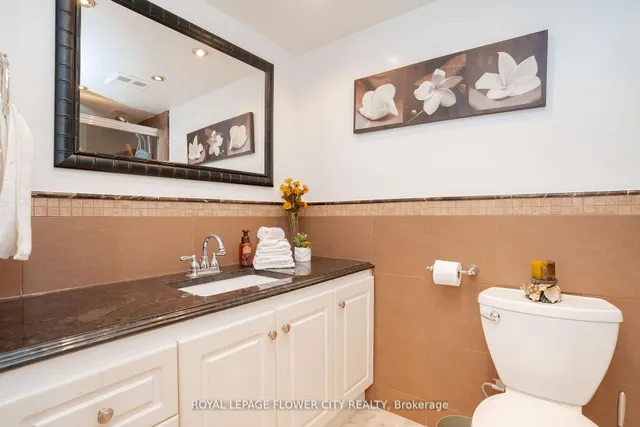Additional property image - 3650 Kaneff Cres Unit 801