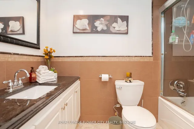 Additional property image - 3650 Kaneff Cres Unit 801