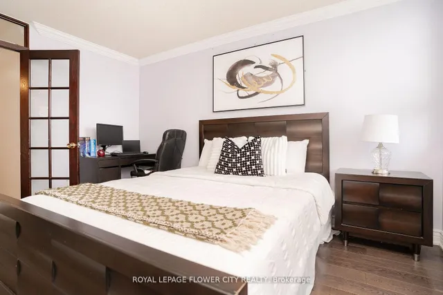 Additional property image - 3650 Kaneff Cres Unit 801