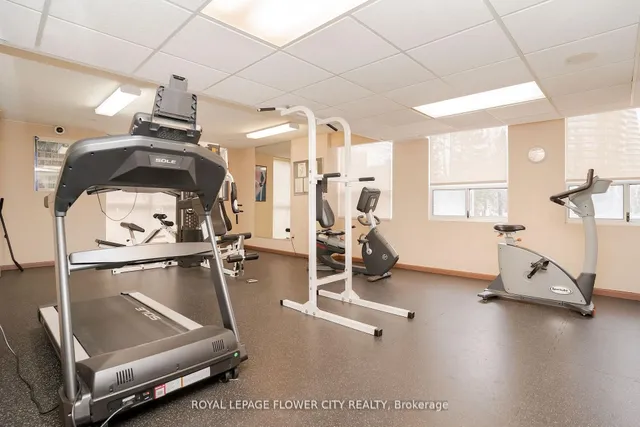 Additional property image - 3650 Kaneff Cres Unit 801