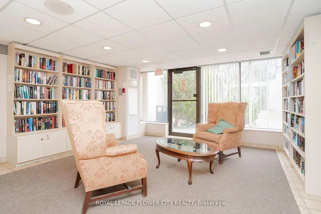 Additional property image - 3650 Kaneff Cres Unit 801