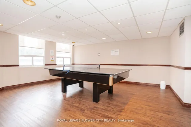 Additional property image - 3650 Kaneff Cres Unit 801