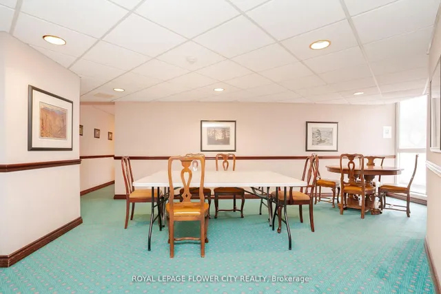 Additional property image - 3650 Kaneff Cres Unit 801