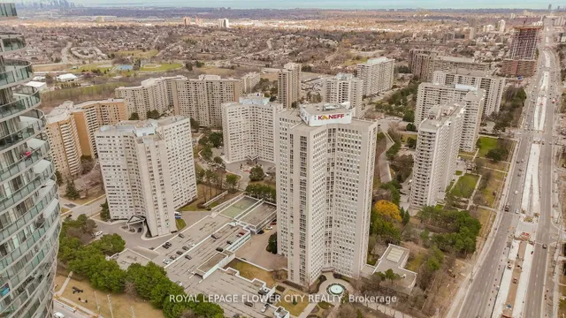 Additional property image - 3650 Kaneff Cres Unit 801