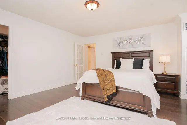 Additional property image - 3650 Kaneff Cres Unit 801