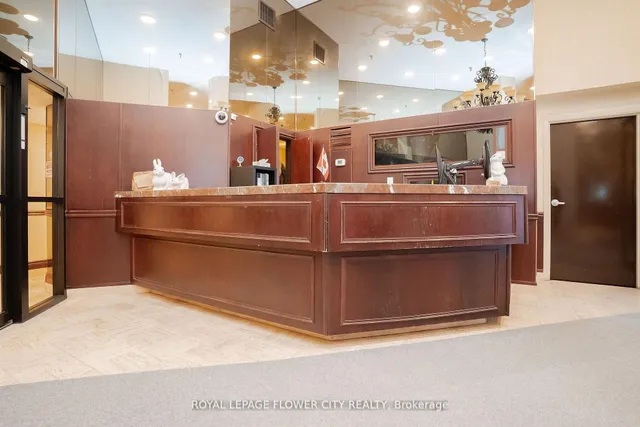 Additional property image - 3650 Kaneff Cres Unit 801