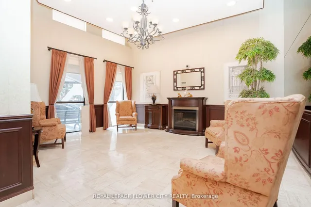 Additional property image - 3650 Kaneff Cres Unit 801