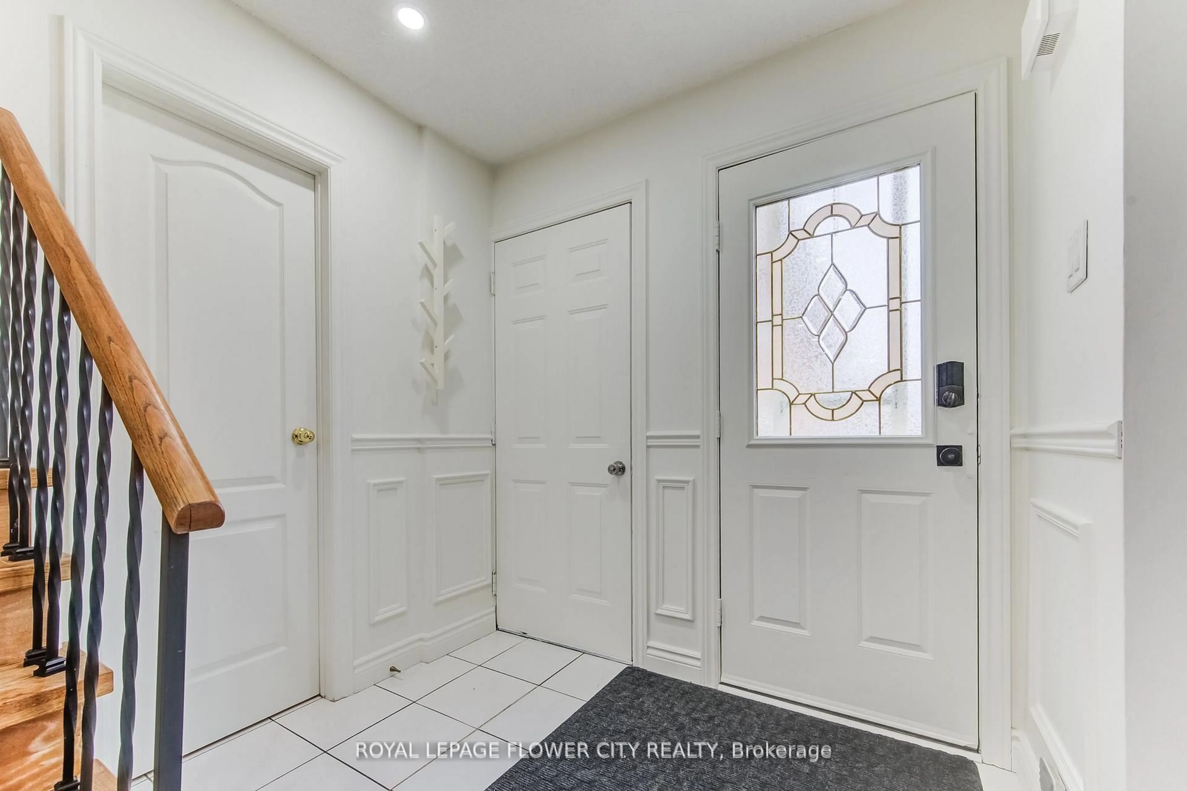 Indoor entryway for 23 Driftwood Cres, Brampton Ontario L6Z 2C3