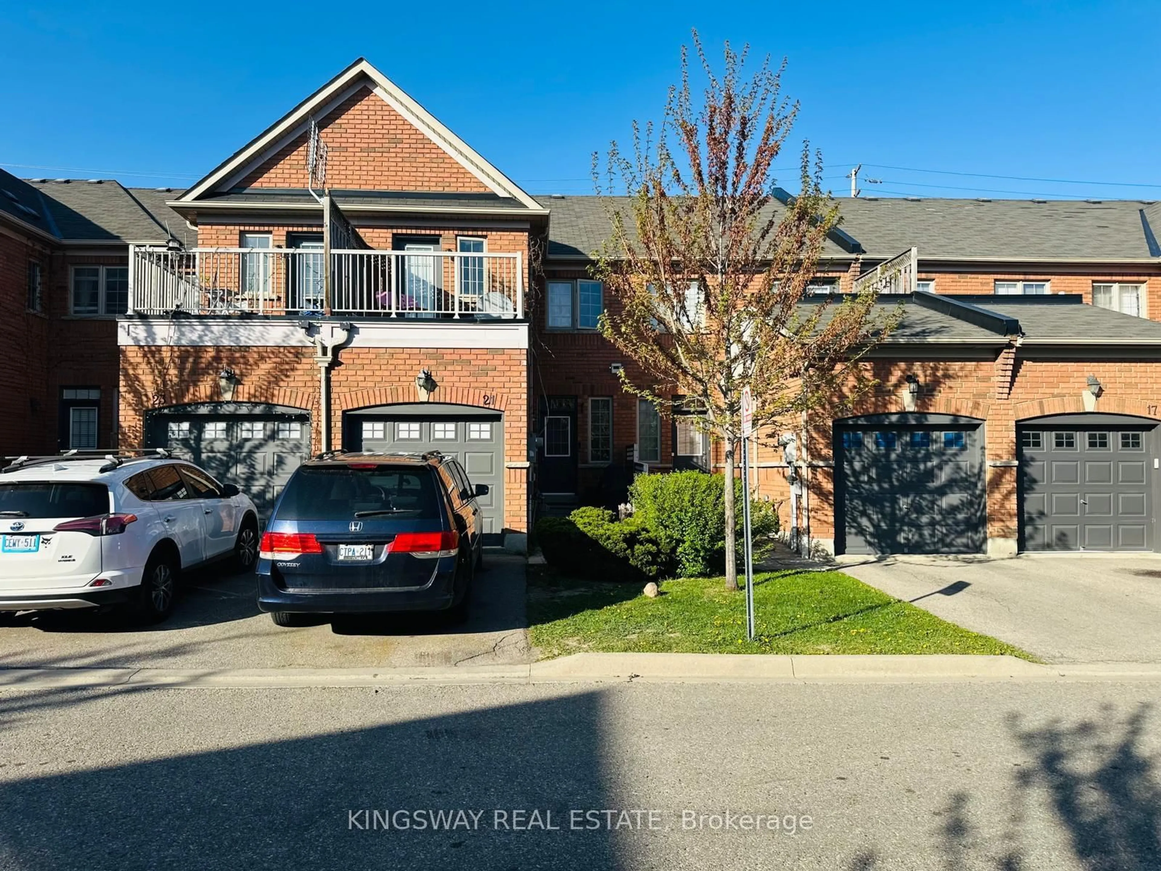 A pic from outside/outdoor area/front of a property/back of a property/a pic from drone, street for 1015 Galesway Blvd #21, Mississauga Ontario L5V 0A8