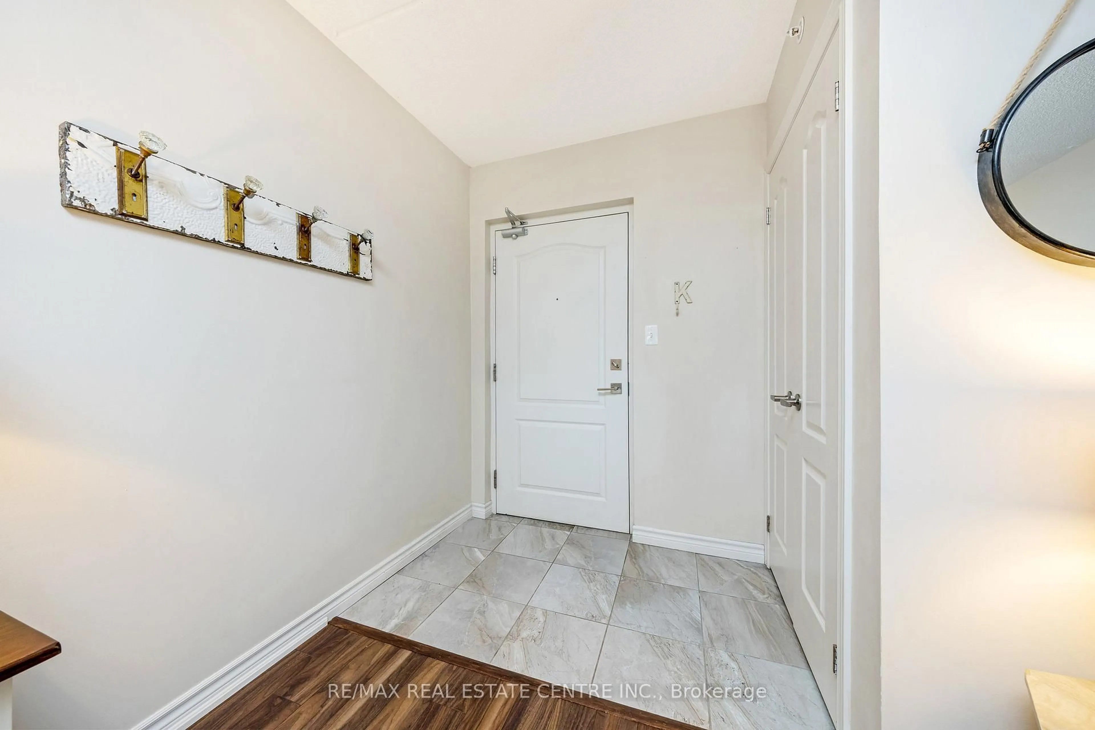 Indoor entryway for 1470 Main St #109, Milton Ontario L9T 8W6