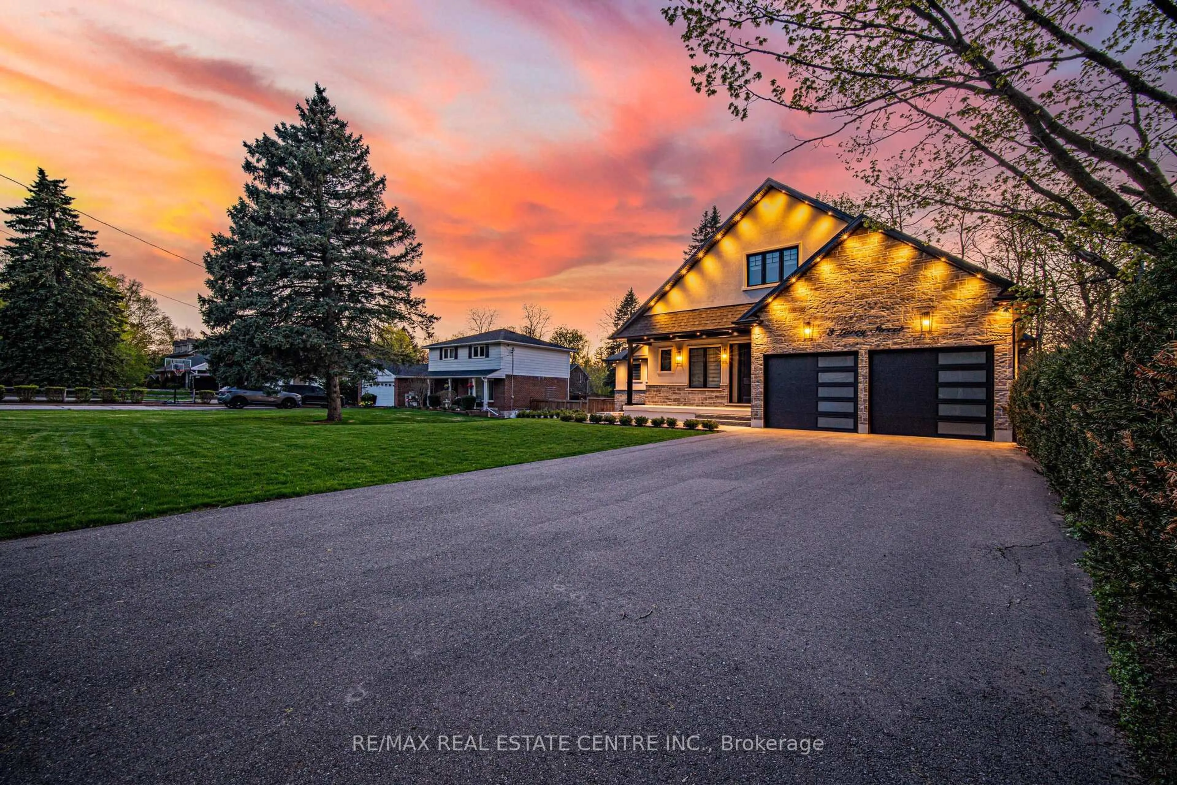 A pic from outside/outdoor area/front of a property/back of a property/a pic from drone, unknown for 3 Larry St, Caledon Ontario L7C 1K6