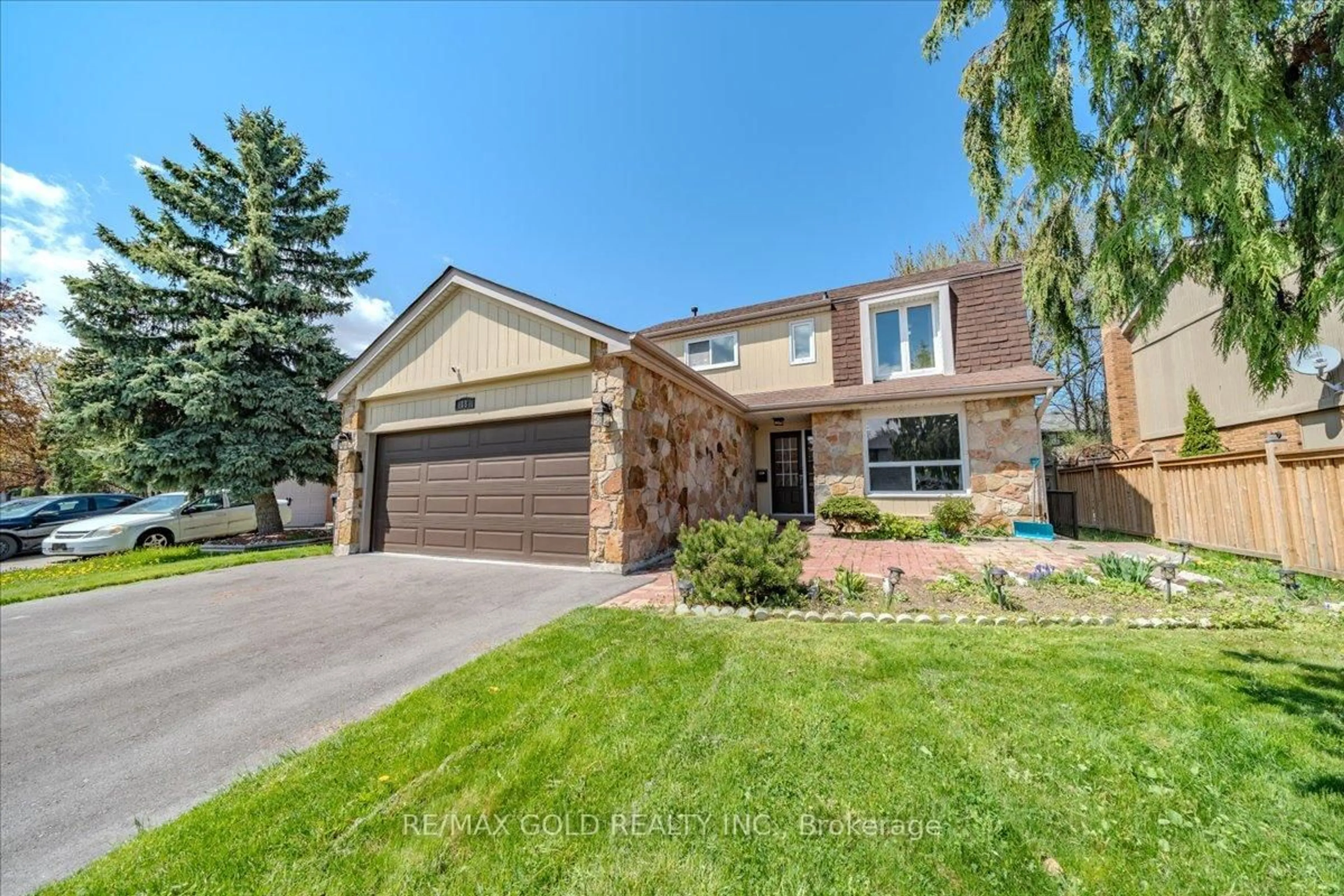 Home with brick exterior material, street for 18 Markham St, Brampton Ontario L6S 2X7