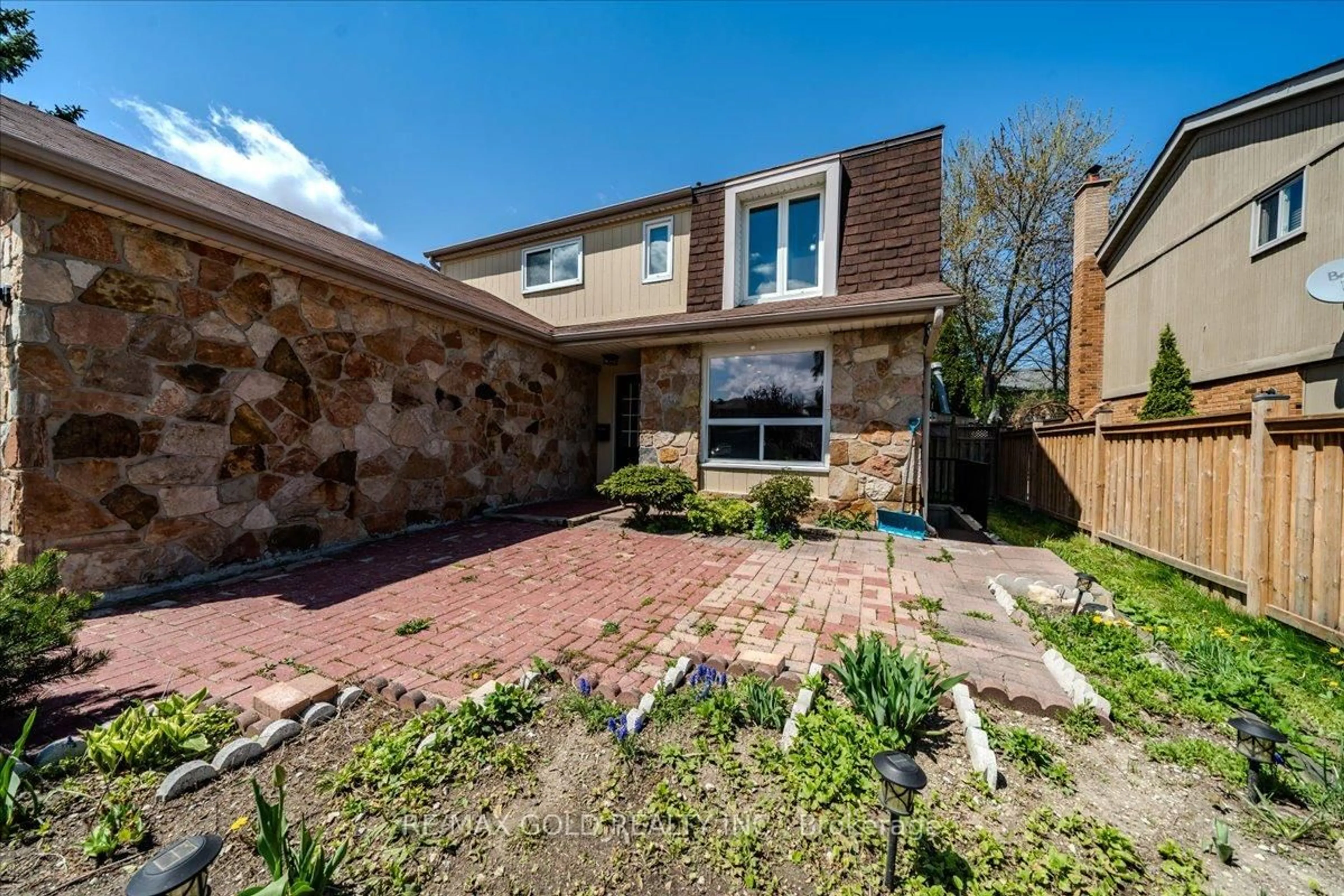 Home with brick exterior material, street for 18 Markham St, Brampton Ontario L6S 2X7