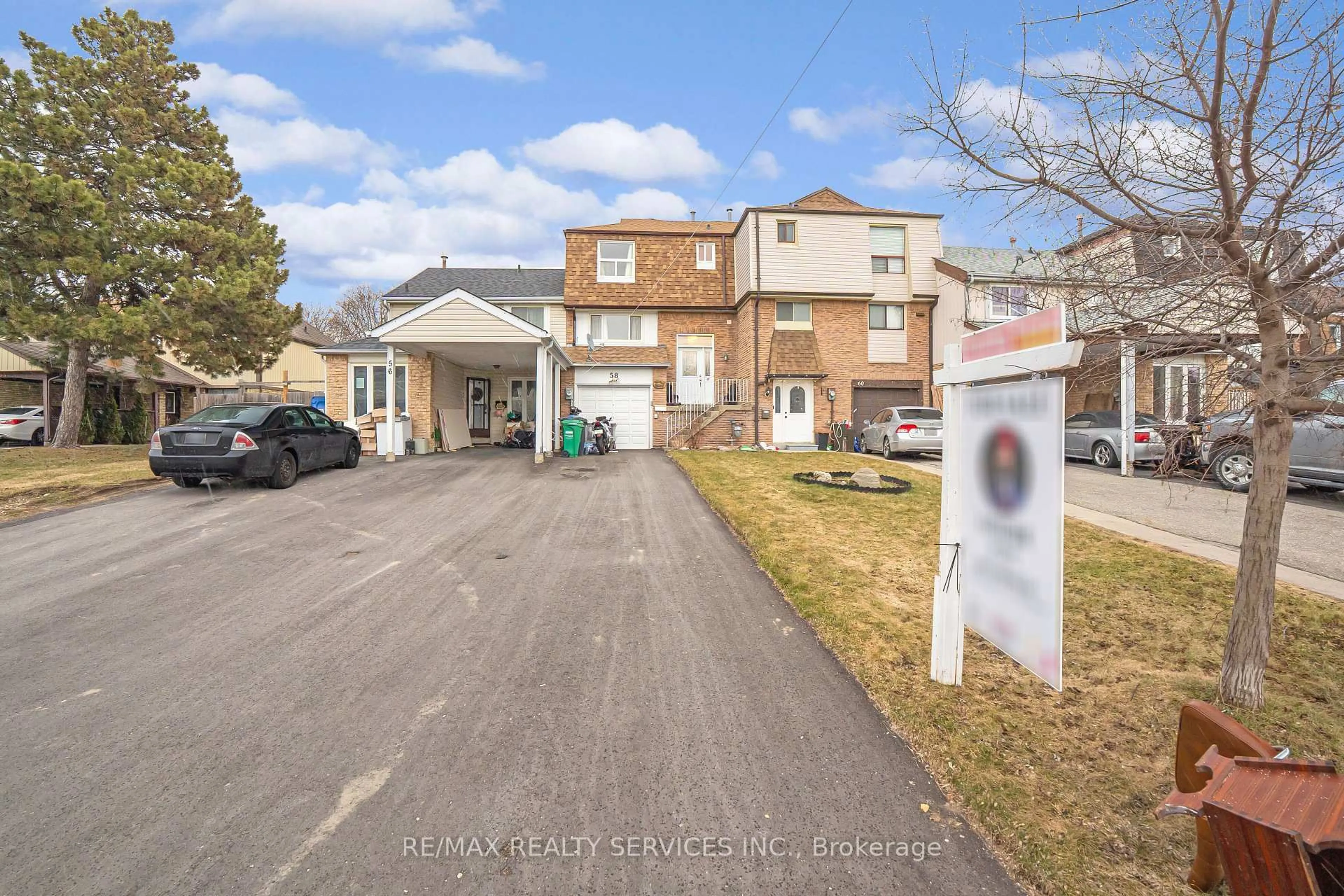 A pic from outside/outdoor area/front of a property/back of a property/a pic from drone, street for 58 Maraboo Crt, Brampton Ontario L6Z 1B4