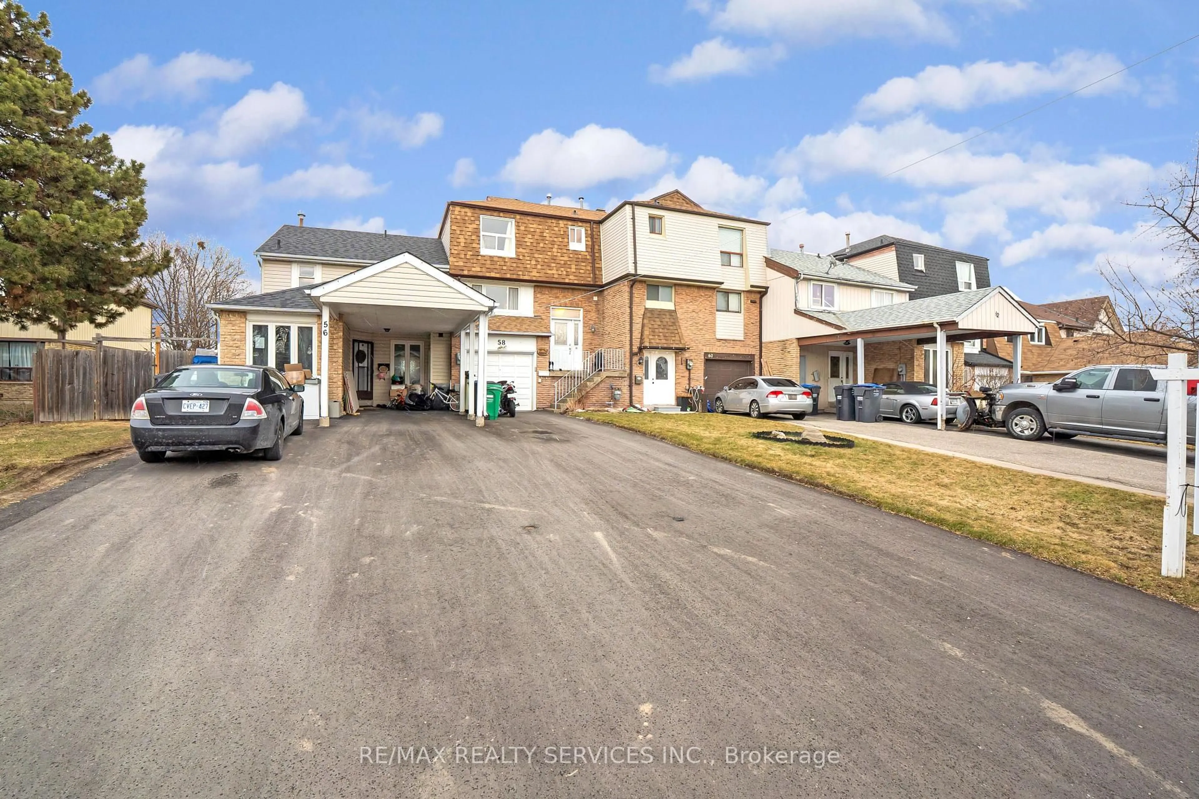 A pic from outside/outdoor area/front of a property/back of a property/a pic from drone, street for 58 Maraboo Crt, Brampton Ontario L6Z 1B4
