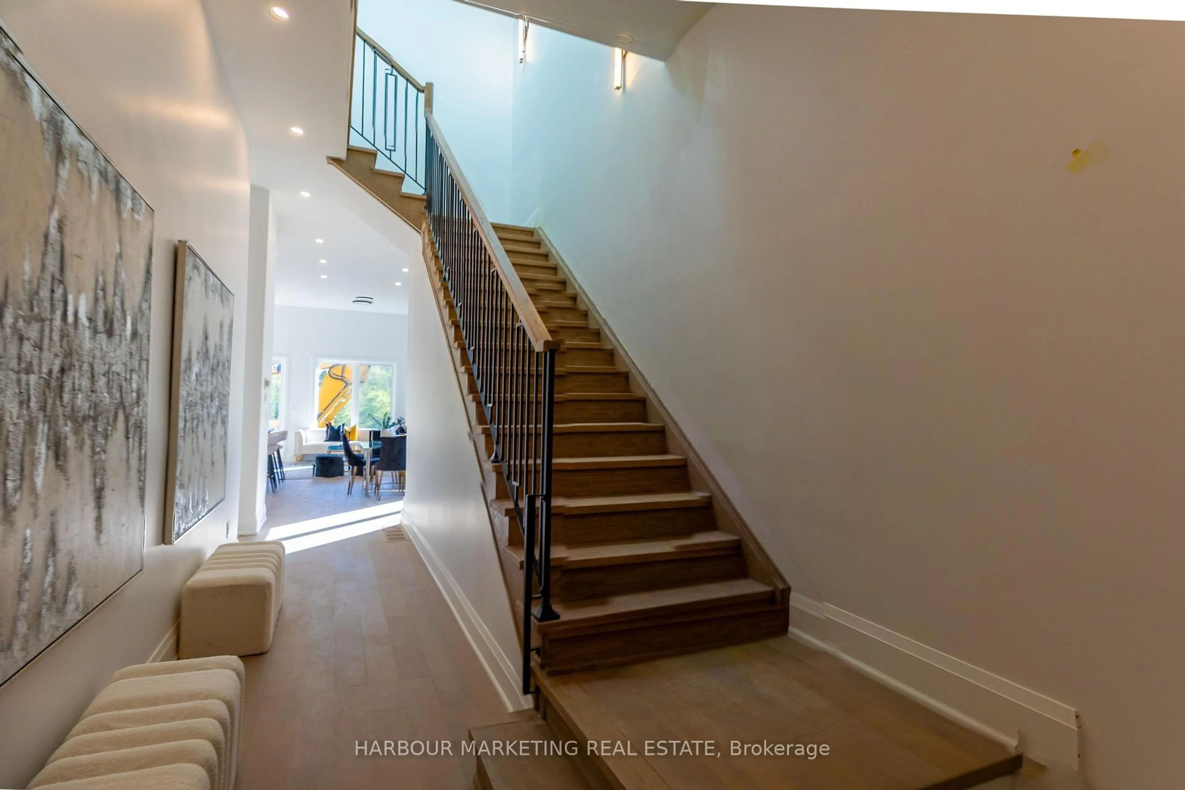 Stairs for 6632 Harmony Hill, Mississauga Ontario L5W 1S6
